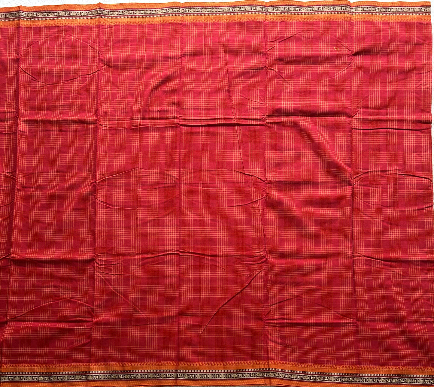 Narayanpet Cotton Checks Saree Imperial Red Colored Complemented with a Thread Border. - Sampradaya Designer Studio