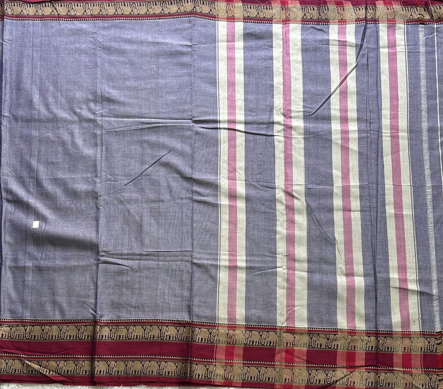 Narayanpet Cotton Saree Light Lavender Colored Complemented with a Thread Border.