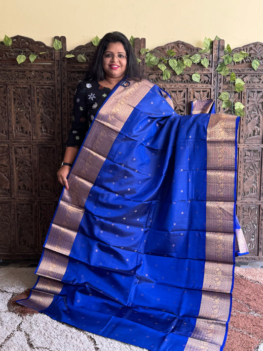 Pure Kanjivaram Silk Saree Dark Blue Colored Elegantly Paid with a Gold Zari Border.