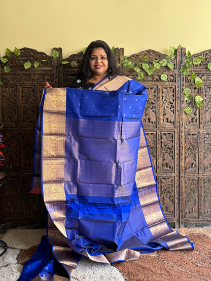 Pure Kanjivaram Silk Saree Dark Blue Colored Elegantly Paid with a Gold Zari Border.