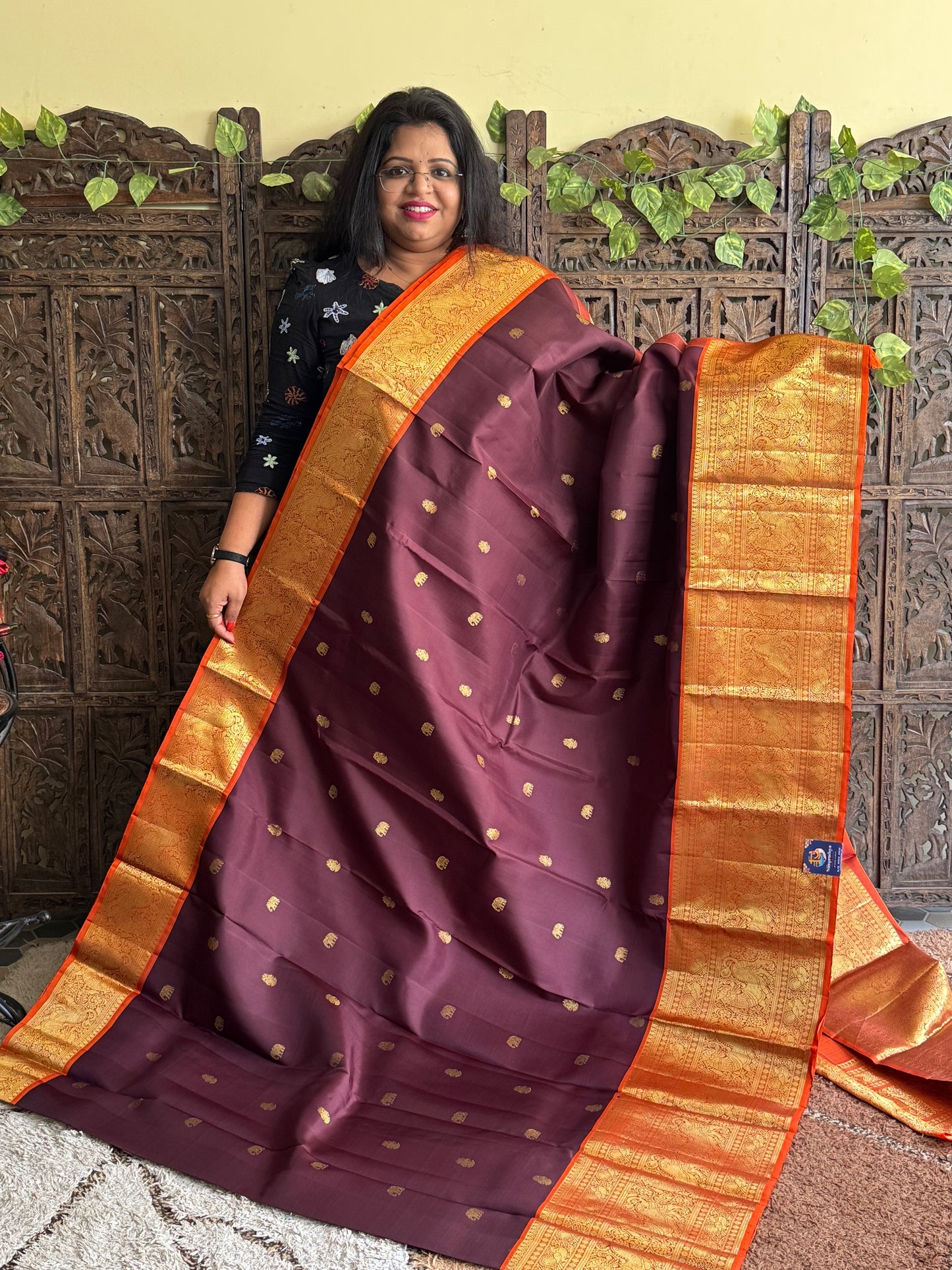Pure Kanjivaram Silk Saree Chocolate brown Colored Elegantly Paid with a Gold Zari Border.
