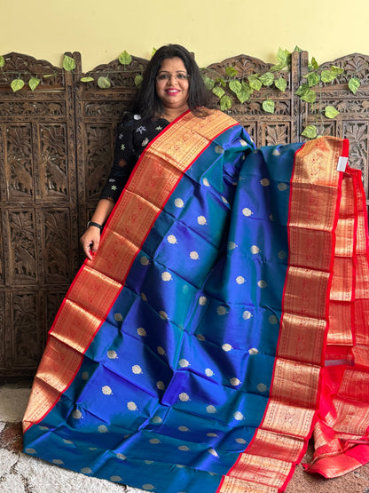 Pure Kanjivaram Silk Saree Ocean Blue Colored Elegantly Paid with a Gold Zari Border.
