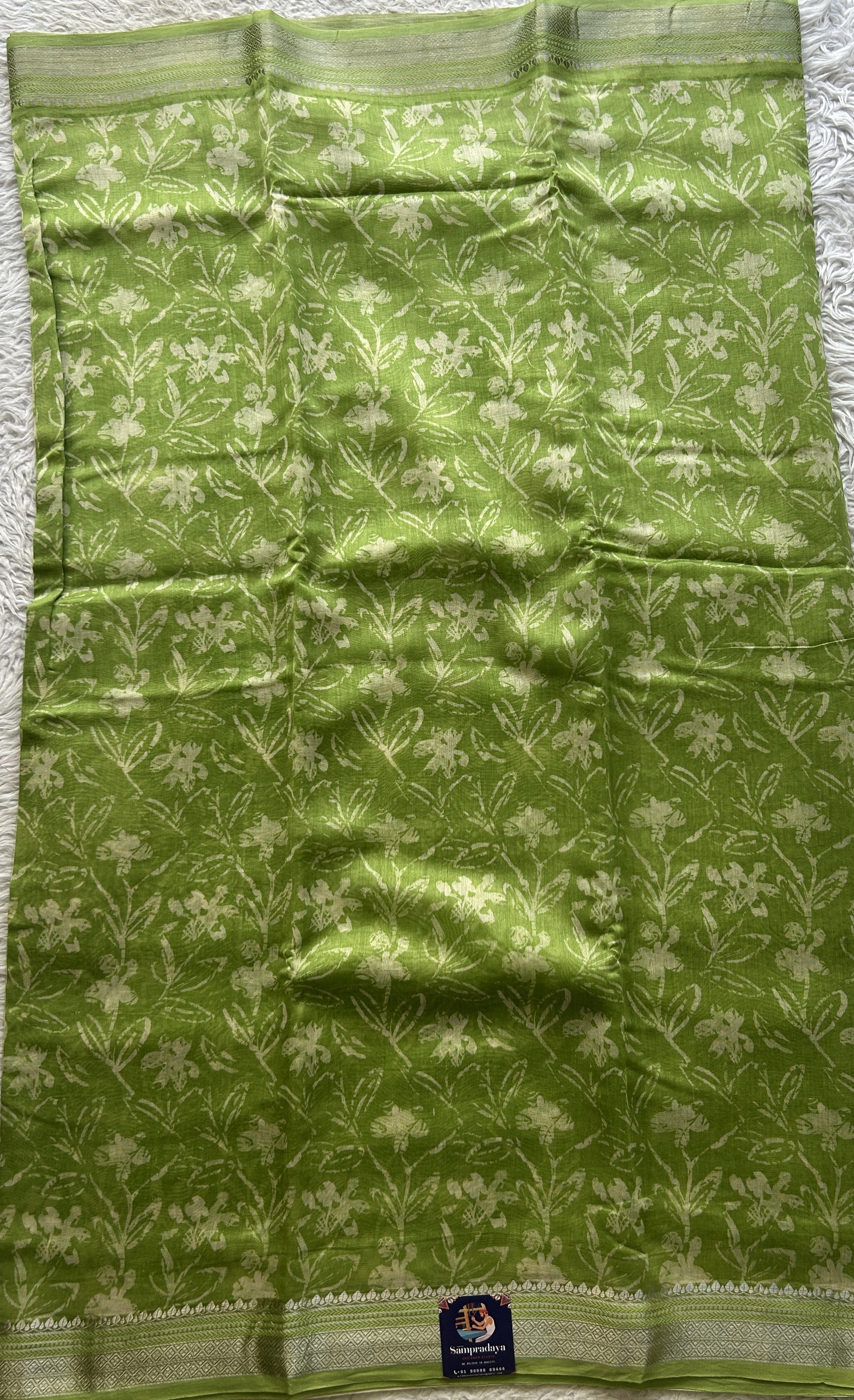 Maheshwari Chanderi Cotton Saree Green Colored Elegantly Paired with a Zari Border. - Sampradaya Designer Studio