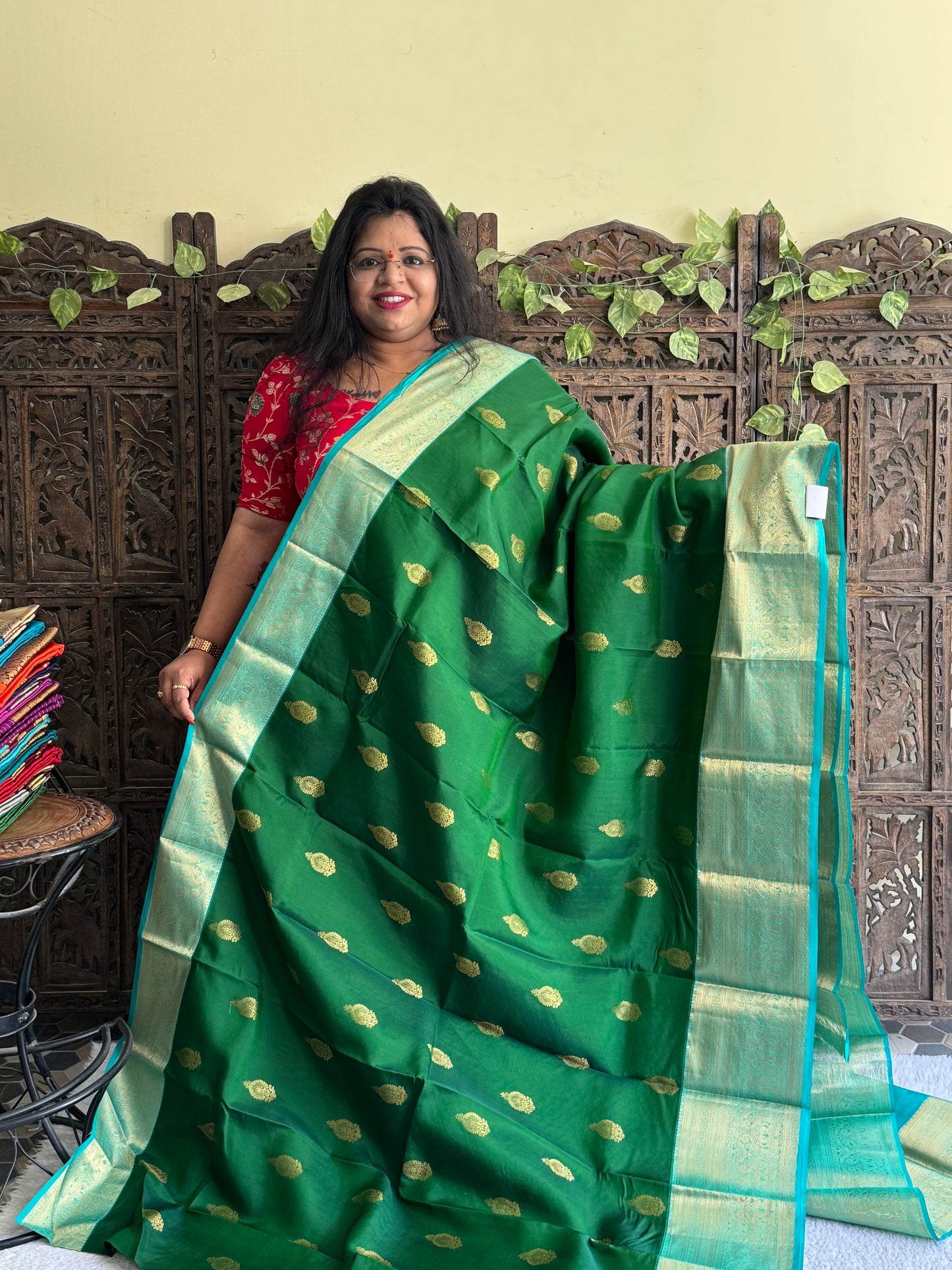 Pure Kanjivaram Silk Saree Light Green Colored Elegantly Paid with a Gold Zari Border