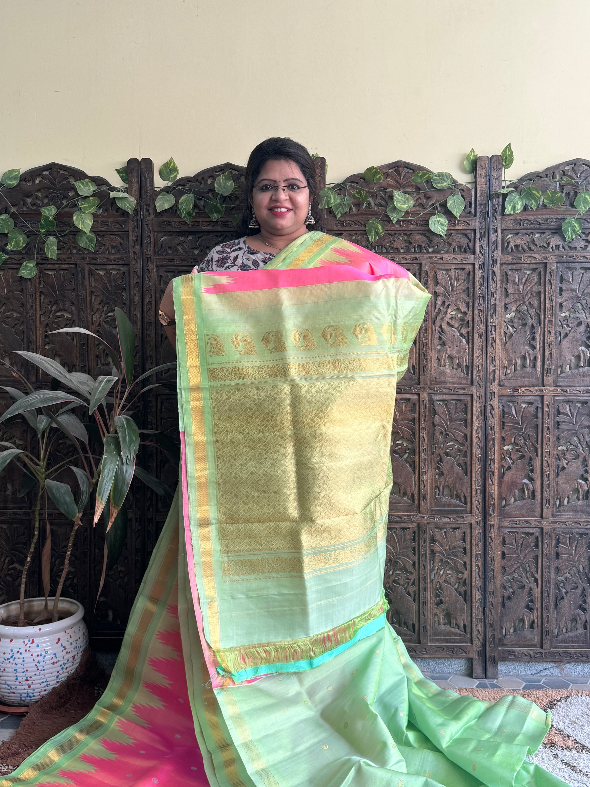 Gadwal Silk Saree Pink Colored Complemented With a Sea Green Crown Border - Sampradaya Designer Studio
