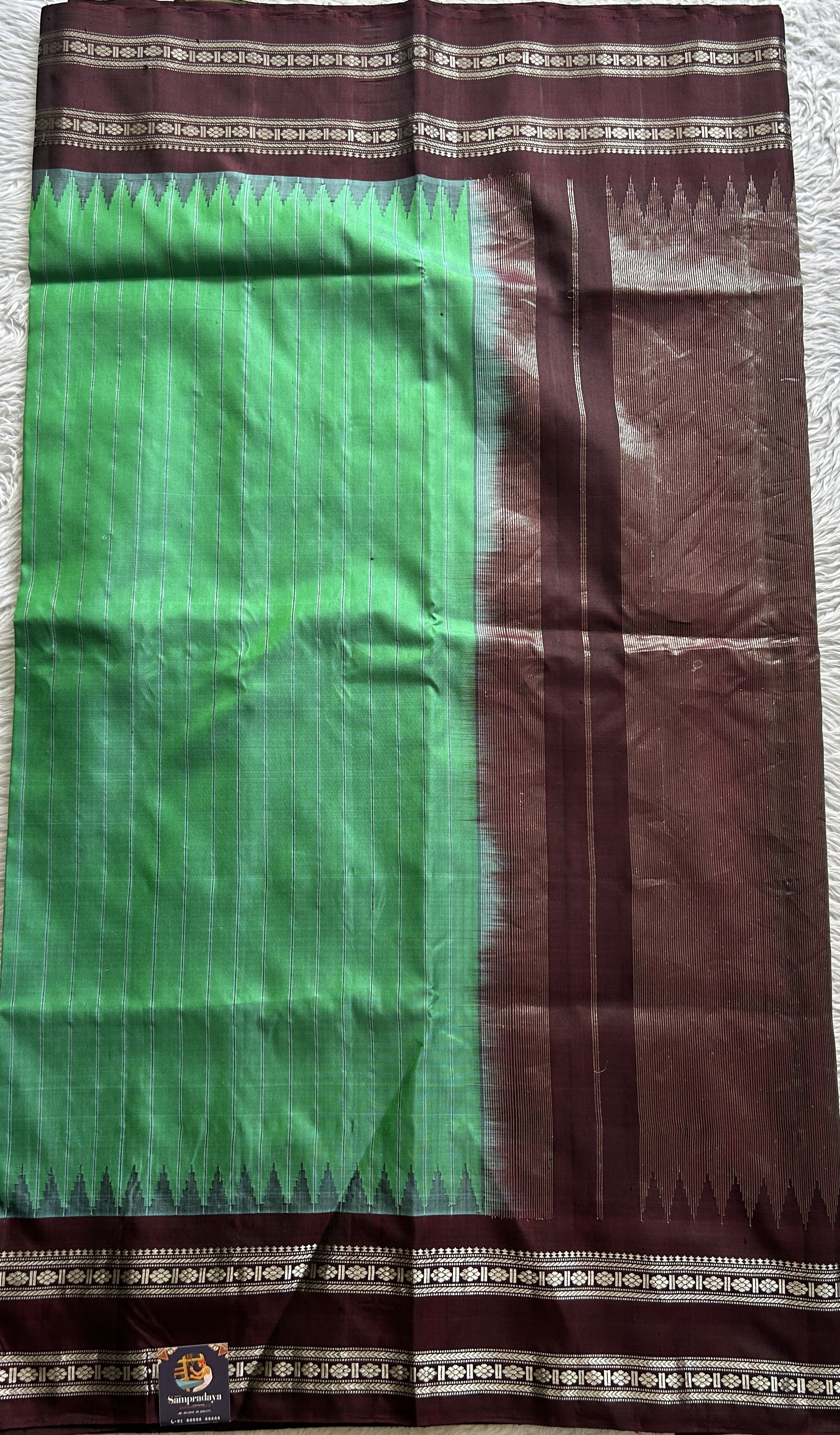 Gadwal Pattu Saree Dark Green Colored Complemented With a Brown Color Zari Border - Sampradaya Designer Studio
