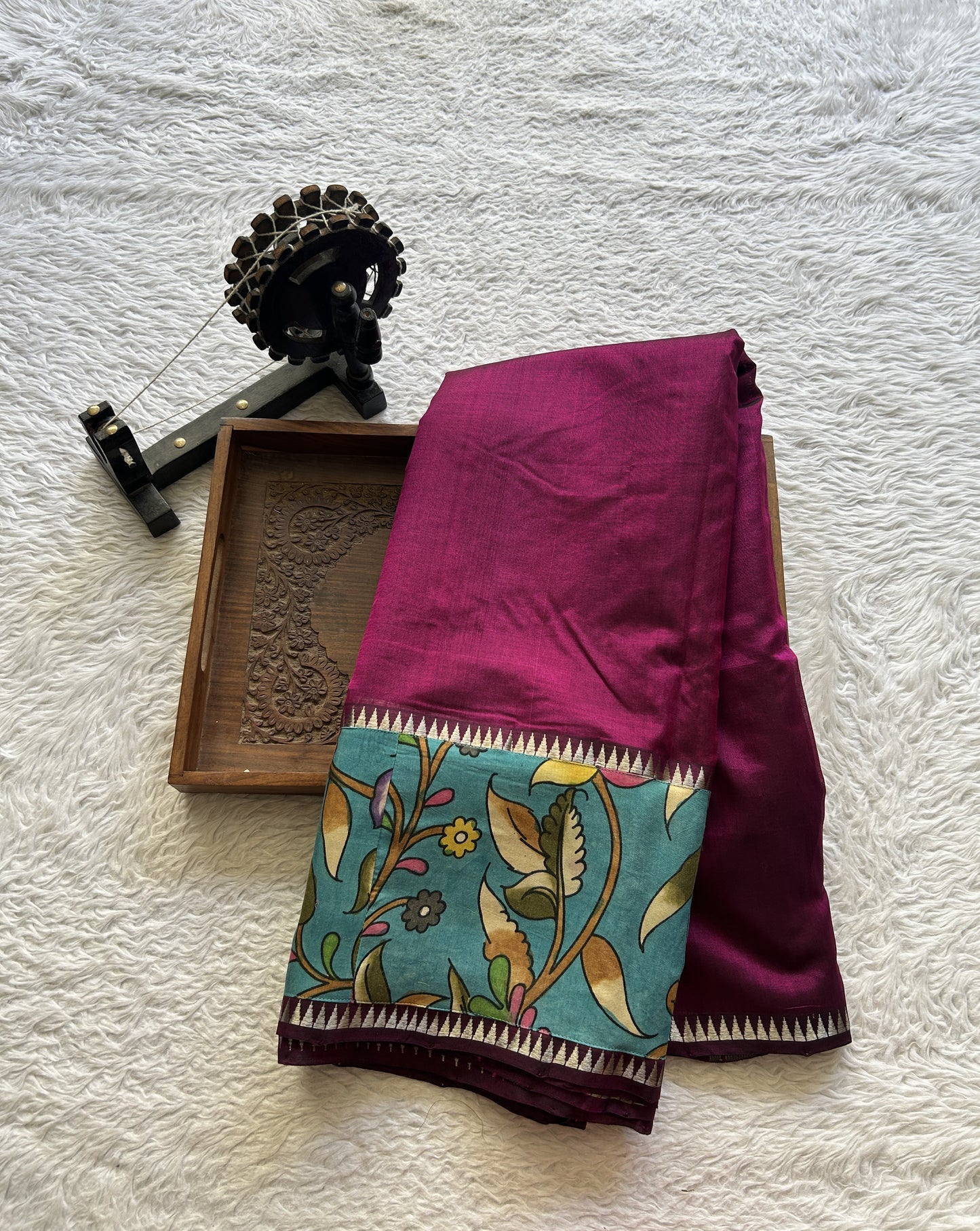 Mangalagiri Plain Pattu Saree Purple colored complemented with a Pen Kalamkari Border. - Sampradaya Designer Studio