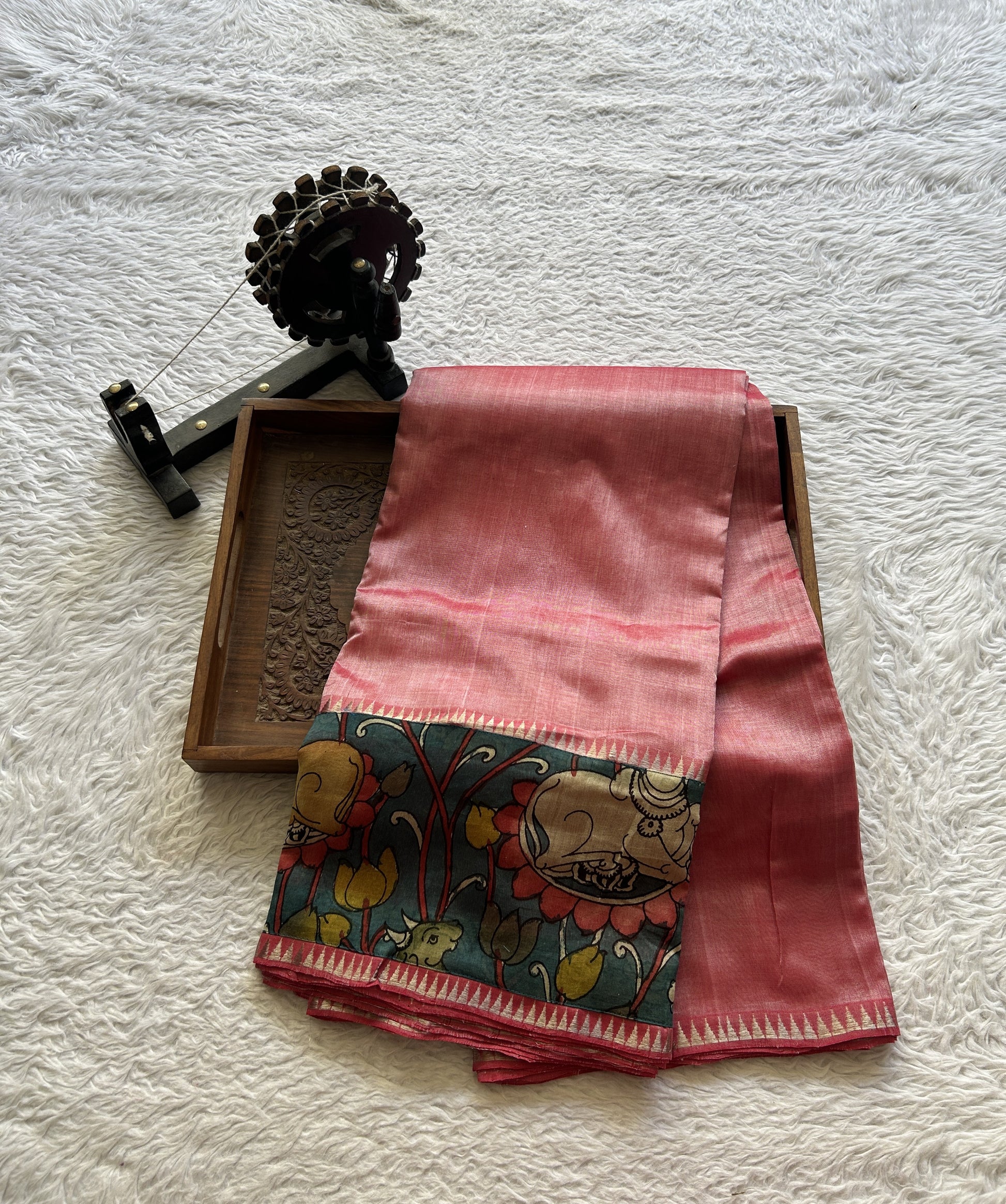 Mangalagiri Plain Pattu Saree Pink colored complemented with a Pen Kalamkari Border. - Sampradaya Designer Studio