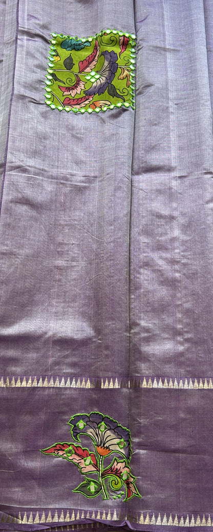 Mangalagiri Plain Pattu Saree Lavender colored complemented with a Pen Kalamkari Border. - Sampradaya Designer Studio