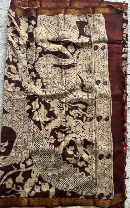 Mangalagiri Pen Kalamkari Saree Dark Pink colored complemented with a Zari border - Sampradaya Designer Studio