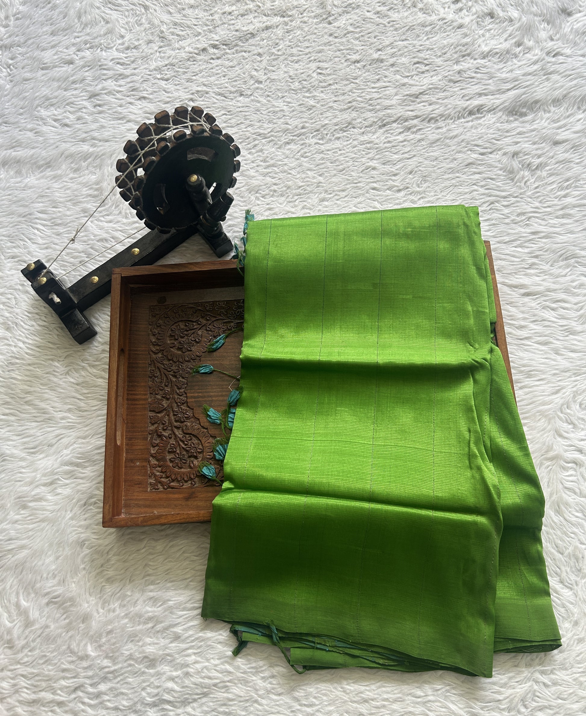 Mangalagiri Plain Pattu Saree Parrot Green colored complemented with a No Border. - Sampradaya Designer Studio