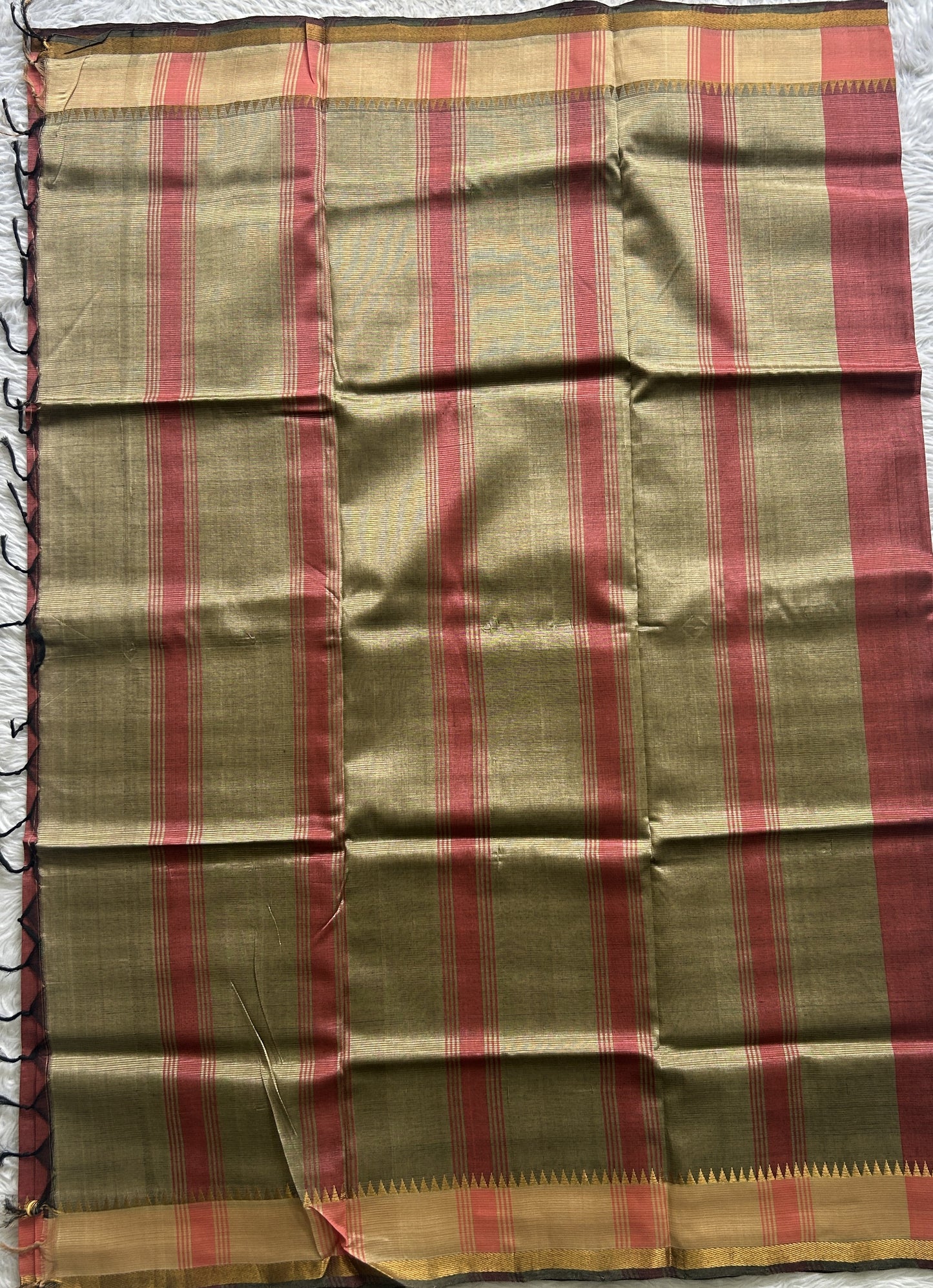 Mangalagiri Plain Pattu Saree Onion Pink colored complemented with a Zari Border. - Sampradaya Designer Studio