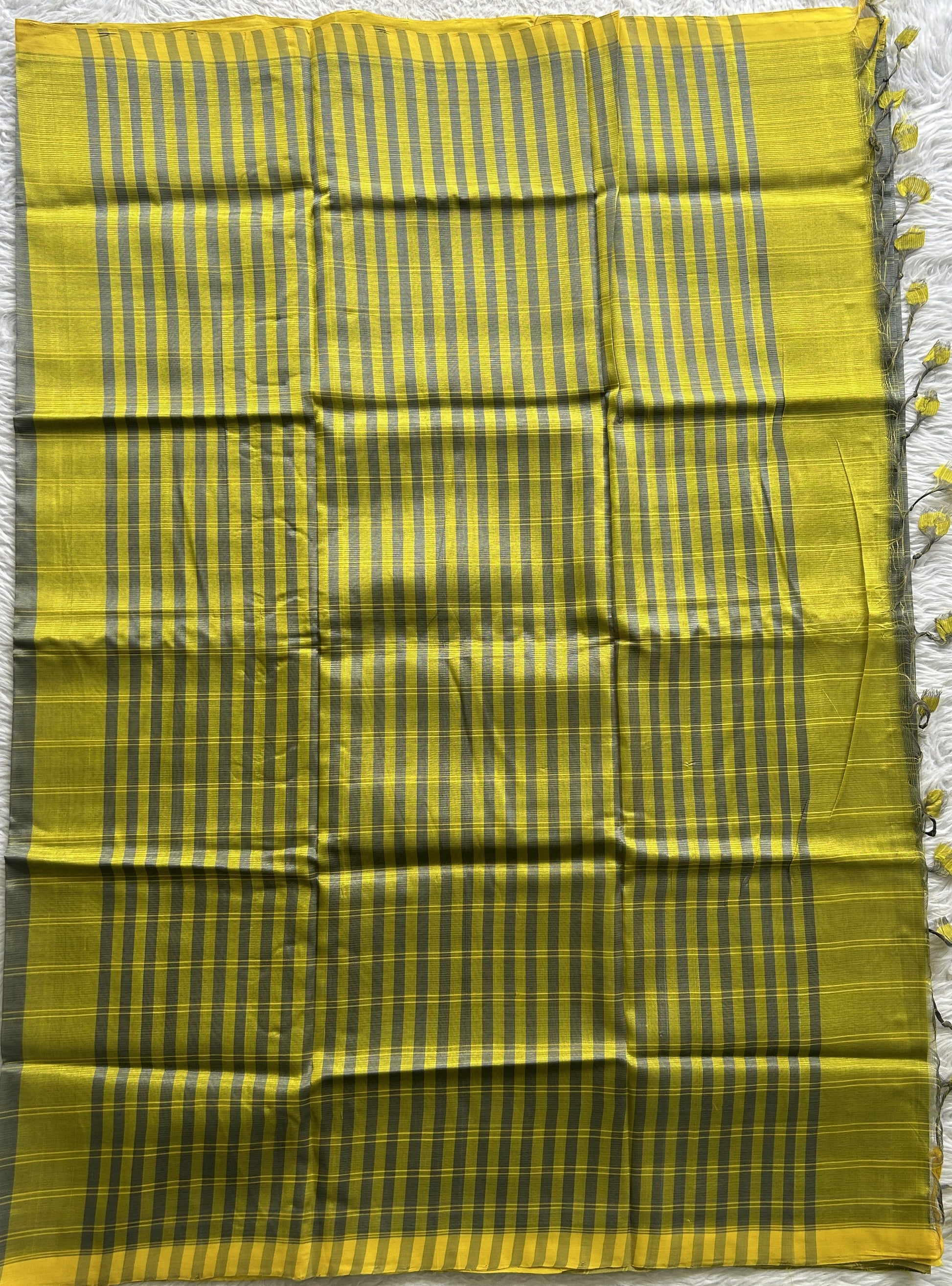 Mangalagiri Plain Pattu Saree Gray colored complemented with a No Border. - Sampradaya Designer Studio
