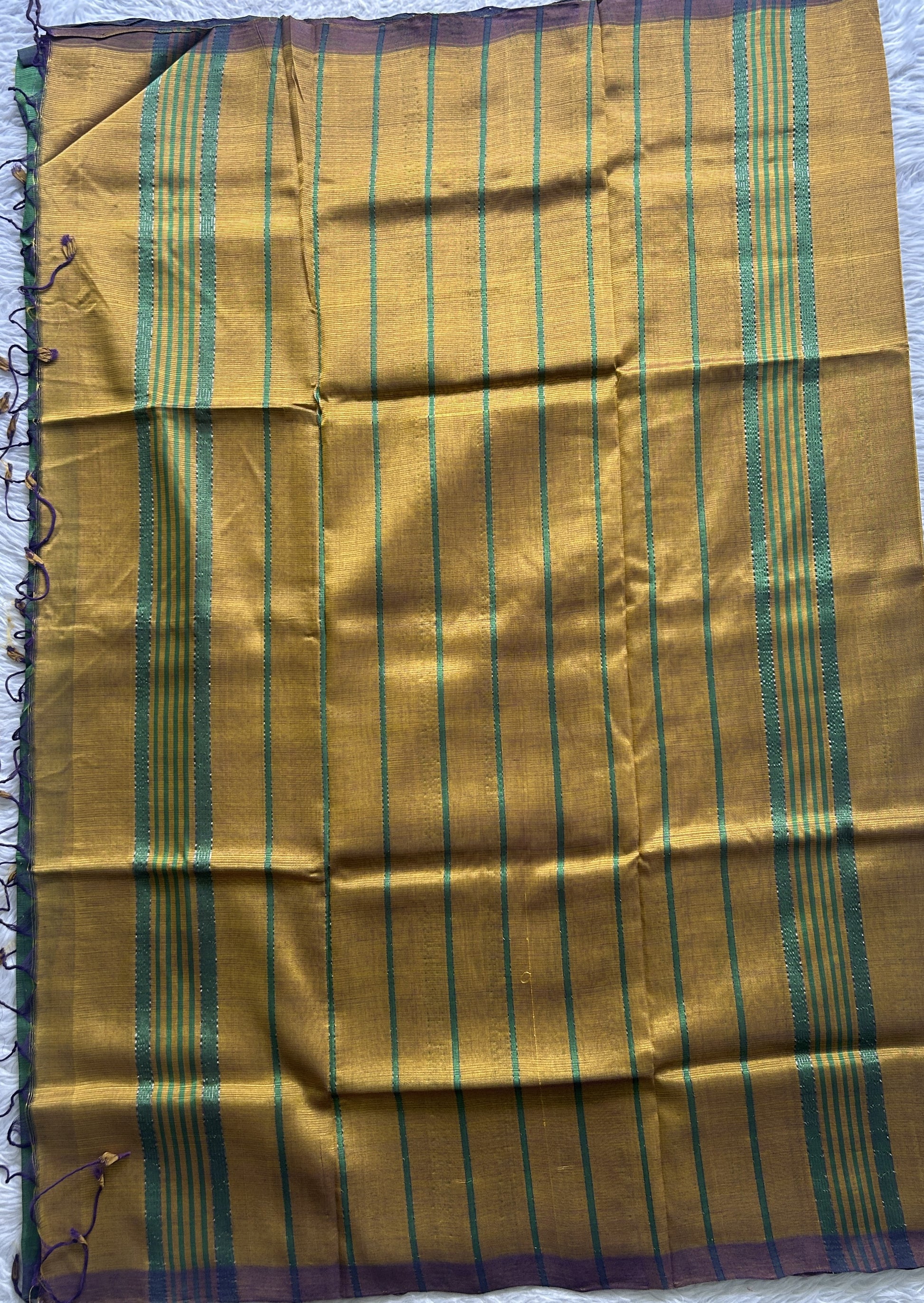 Mangalagiri Plain Pattu Saree Green colored complemented with a No Border. - Sampradaya Designer Studio