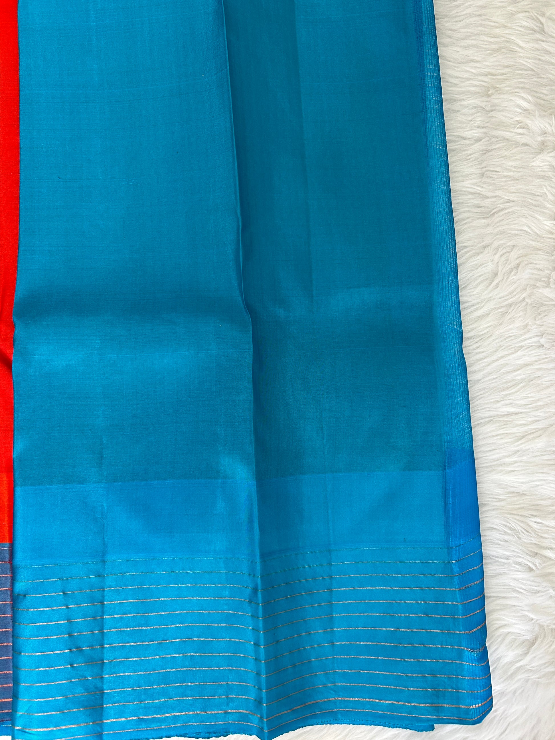 Gadwal Pattu Saree Red-colored saree complemented with a Blue border - Sampradaya Designer Studio