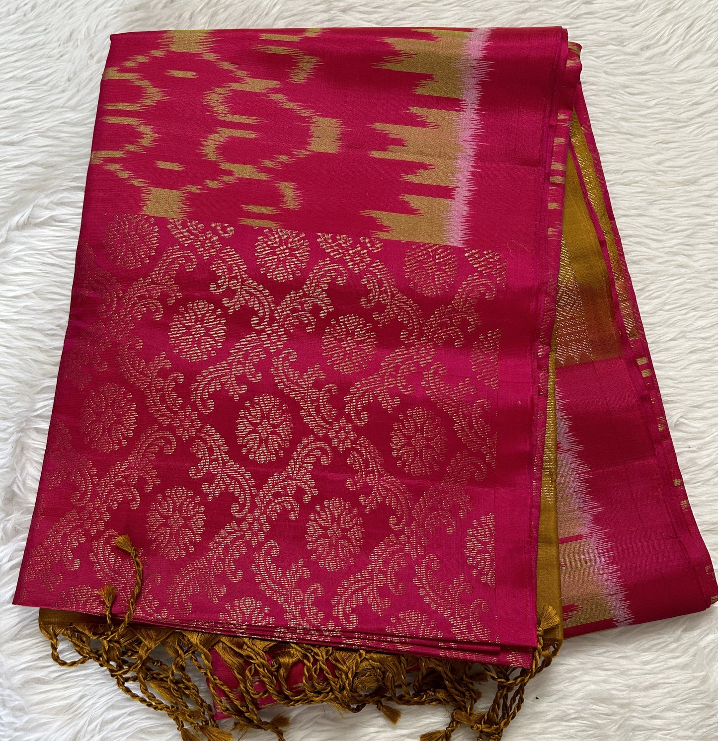 Kanjivaram Festive Soft Silk Saree Pink colored Saree complemented with a borderless Saree. - Sampradaya Designer Studio