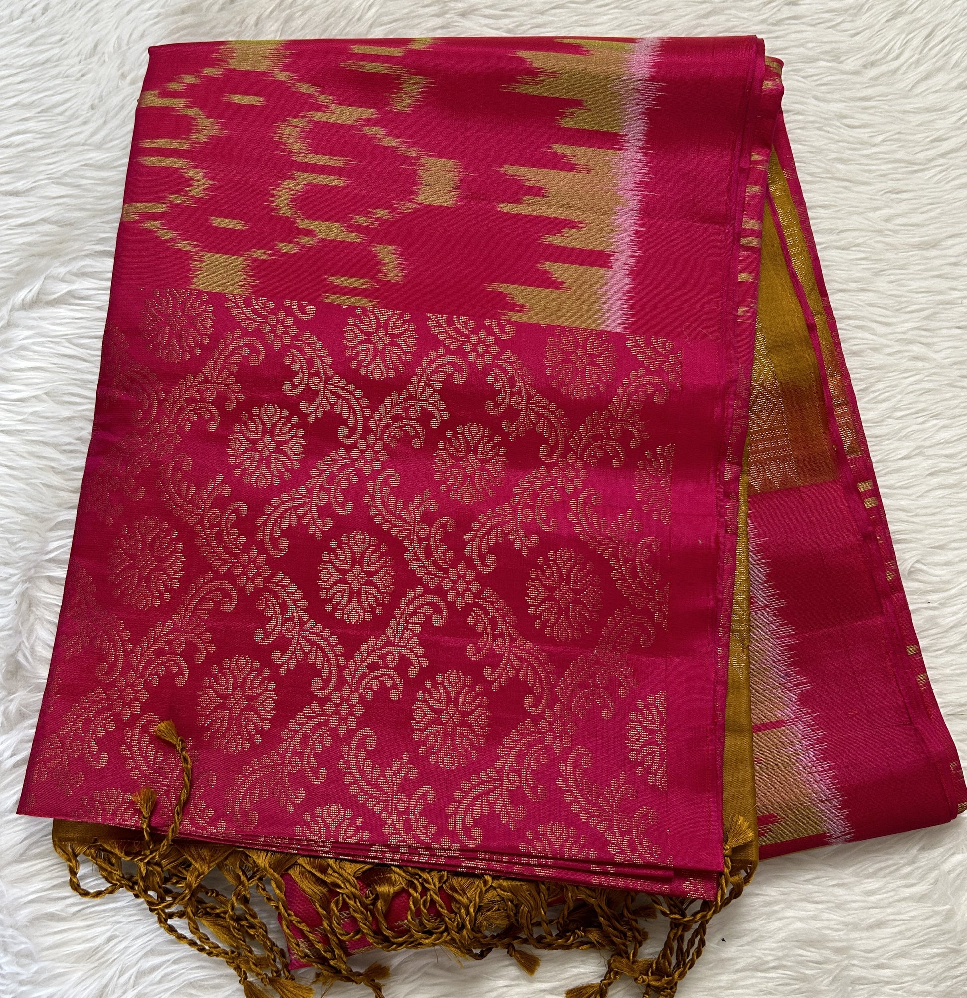 Kanjivaram Festive Soft Silk Saree Pink colored Saree complemented with a borderless Saree. - Sampradaya Designer Studio