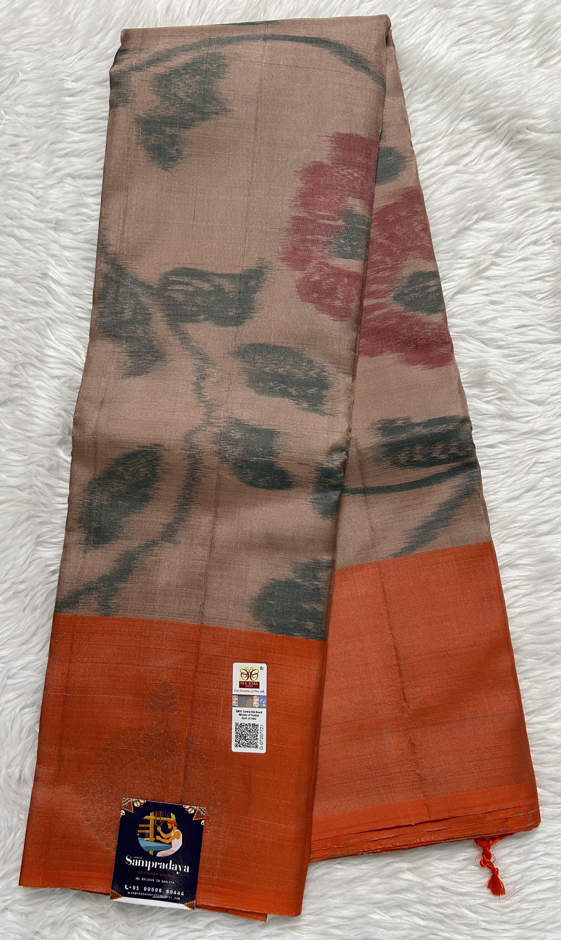 Kanjivaram Festive Silk Saree Beige colored Saree complemented with a Orange Colored Kanchi border. - Sampradaya Designer Studio
