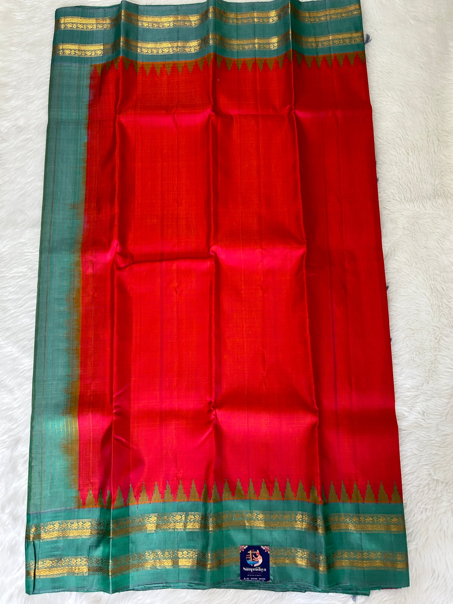 Gadwal Pattu Saree Pinkish Red Colored Saree Complemented With a Light Teal Green Gap Border - Sampradaya Designer Studio