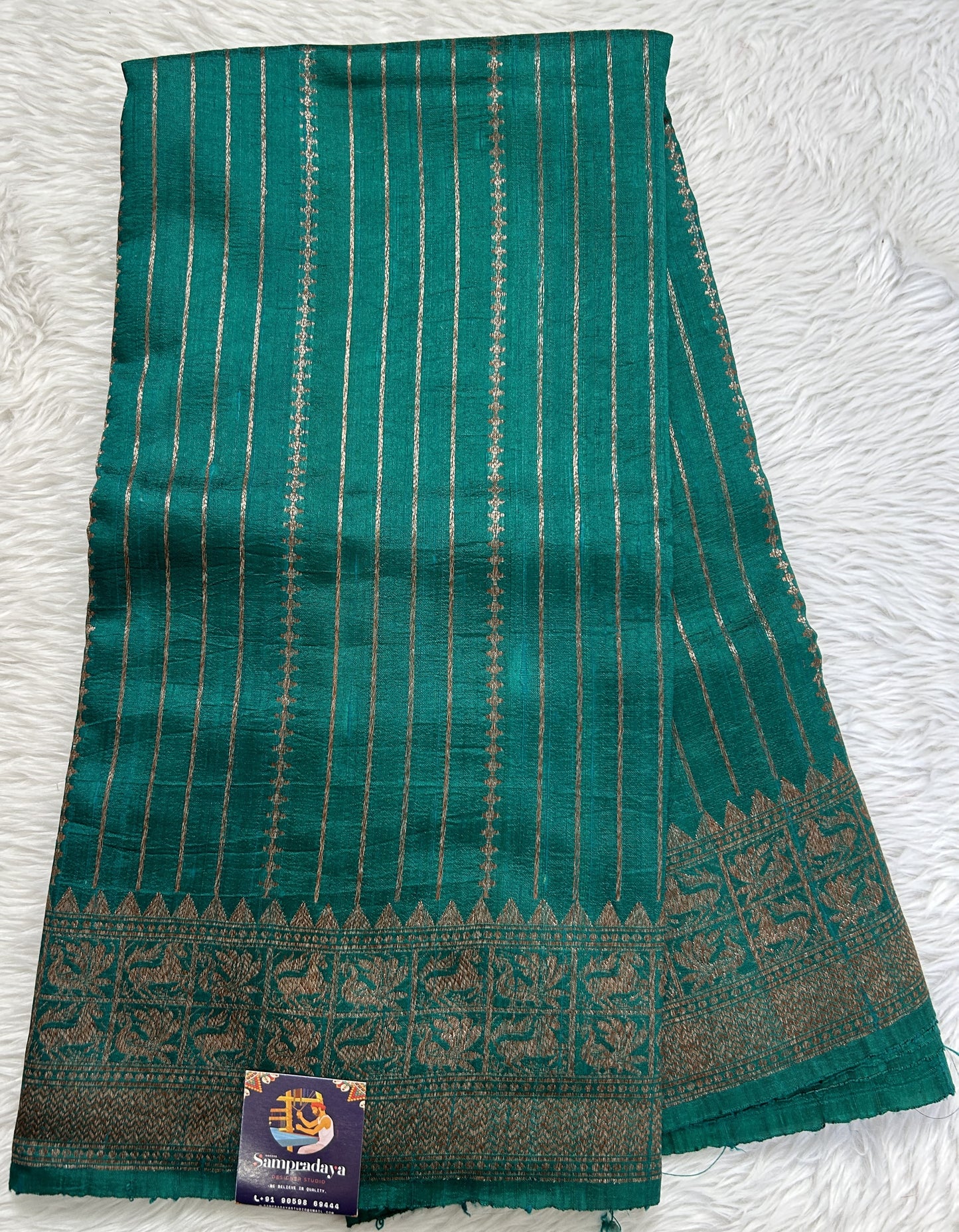 Banarasi Raw Silk Sarees Rama Green Colored Complemented With a Intricate Weaving Border - Sampradaya Designer Studio