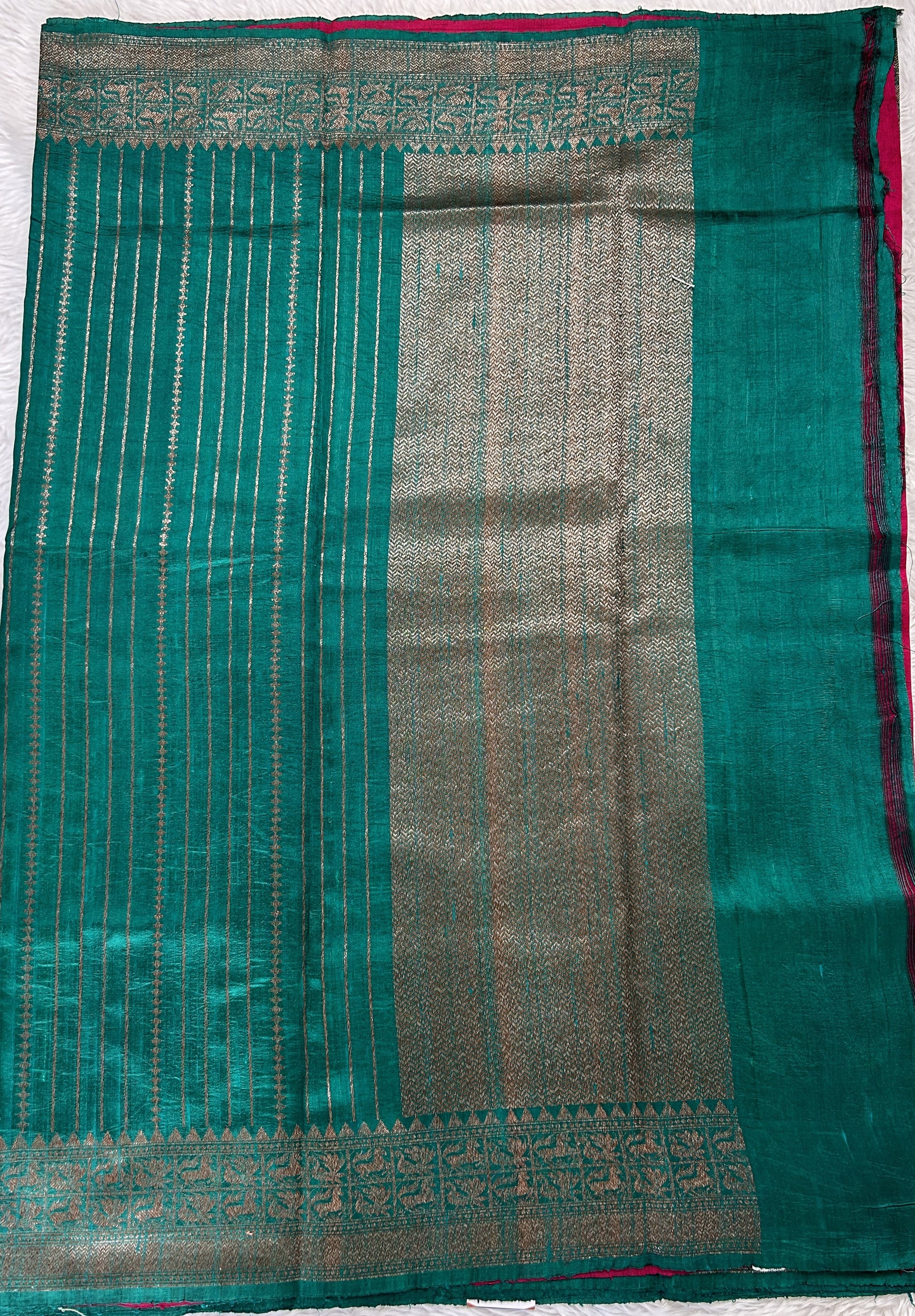 Banarasi Raw Silk Sarees Rama Green Colored Complemented With a Intricate Weaving Border - Sampradaya Designer Studio