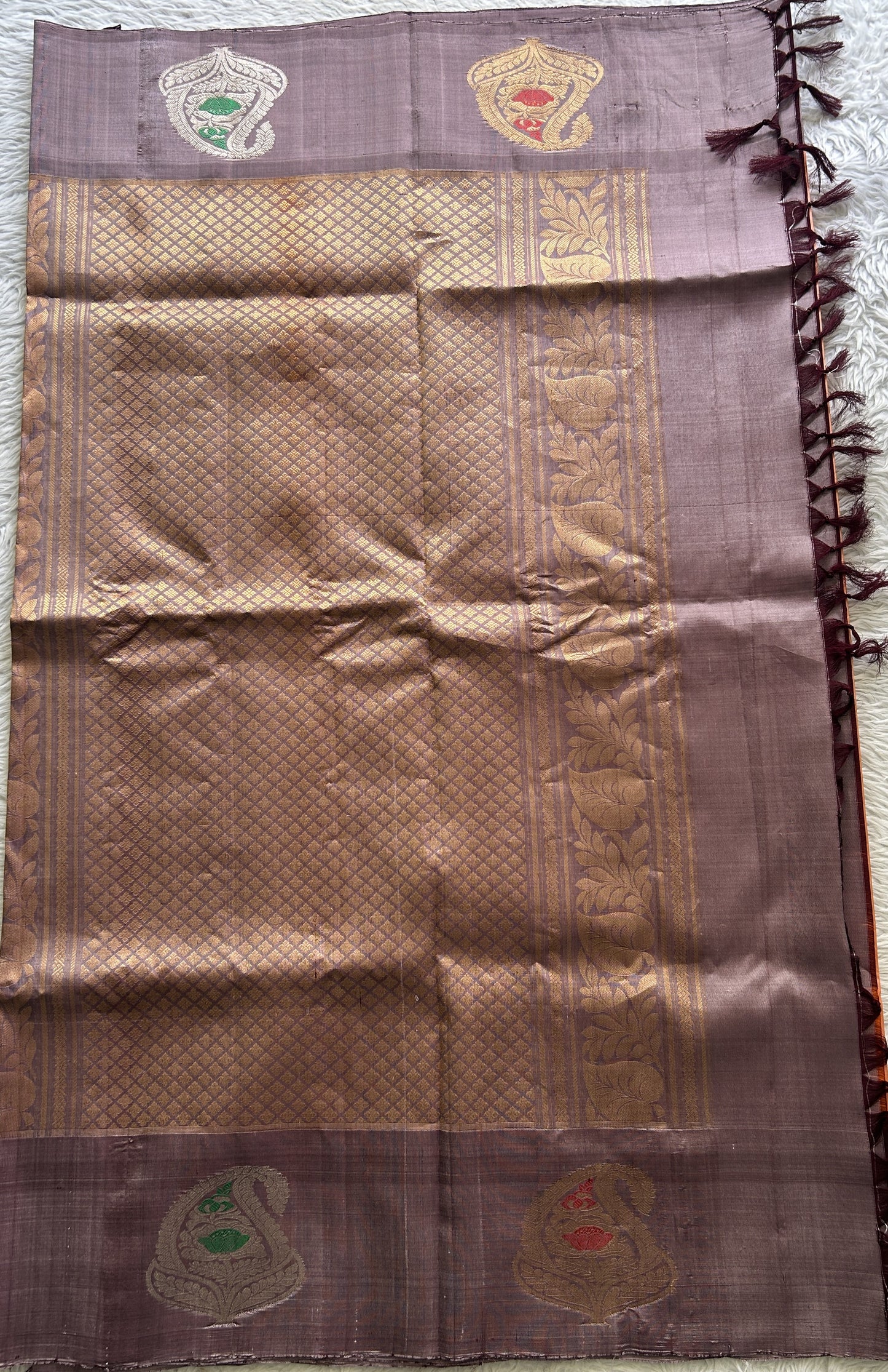 Gadwal Silk Saree Peach Colored Complemented With a Mauve Color Buti Border - Sampradaya Designer Studio