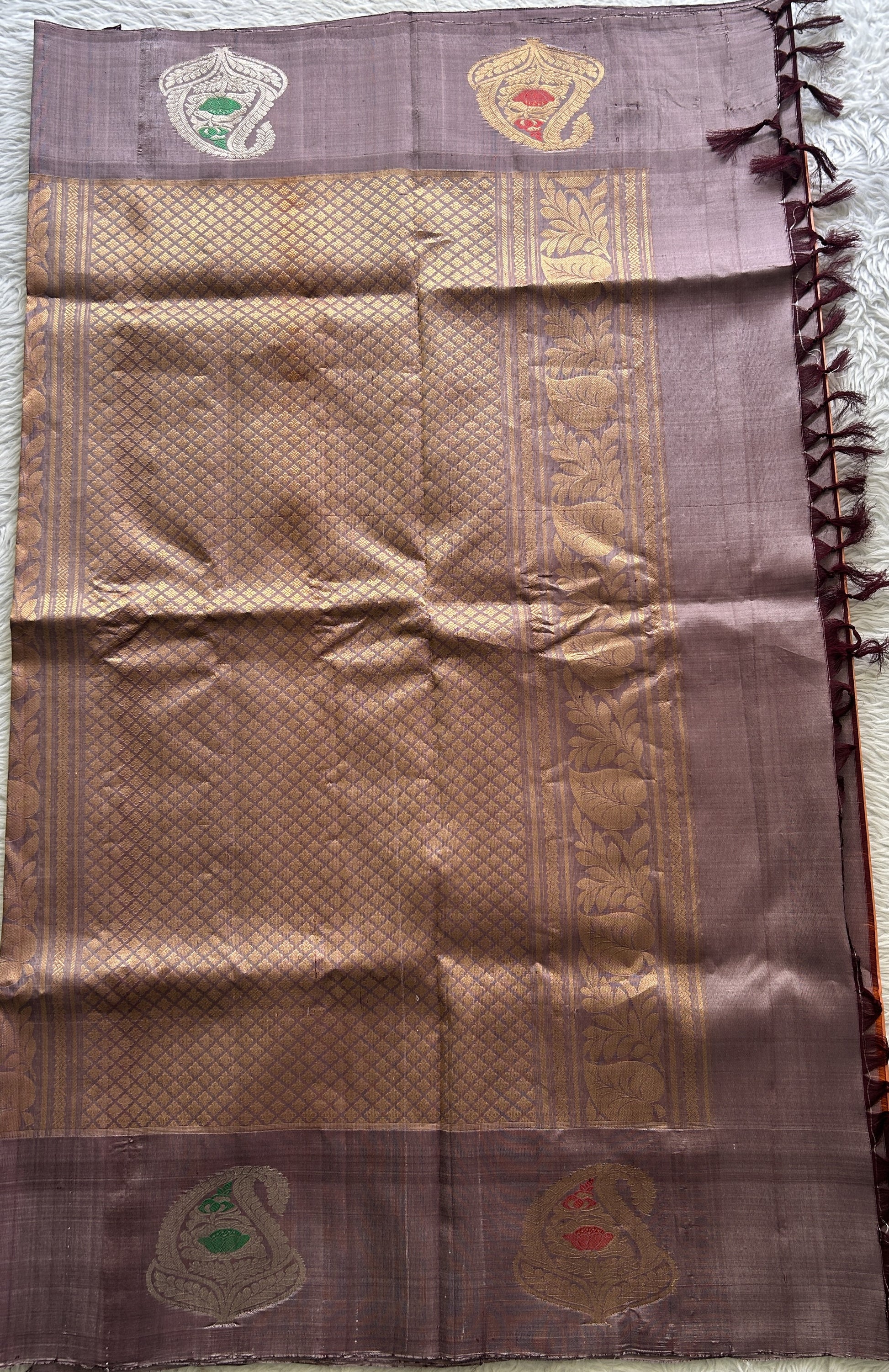 Gadwal Silk Saree Peach Colored Complemented With a Mauve Color Buti Border - Sampradaya Designer Studio