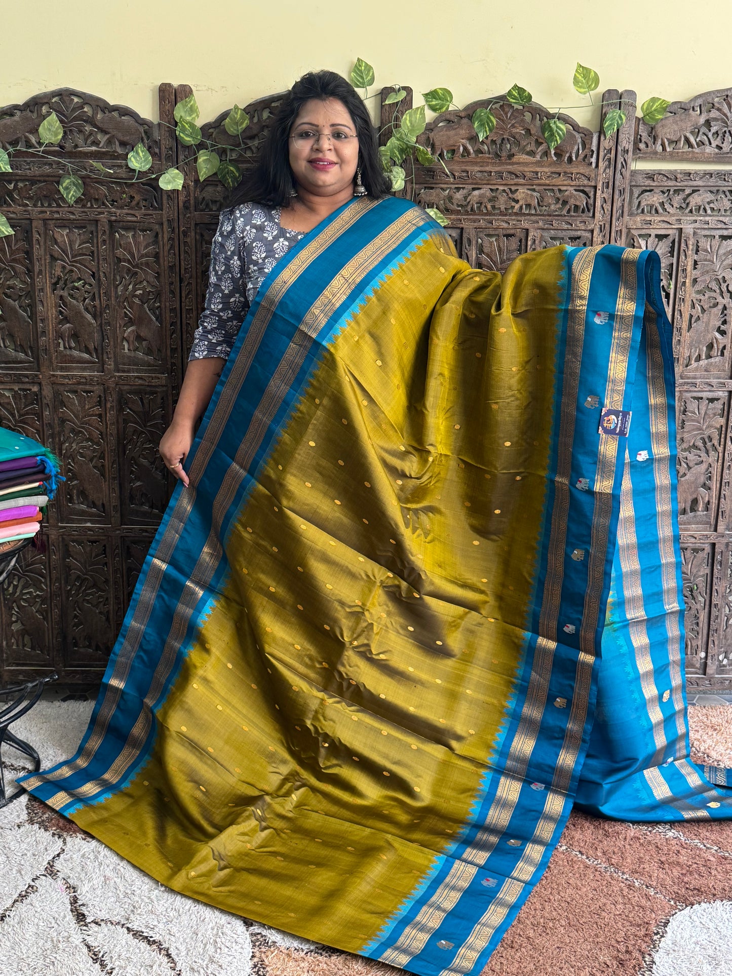 Green Gadwal Silk Saree with Gold Zari Border — Pure Handloom | Silk Mark Certified