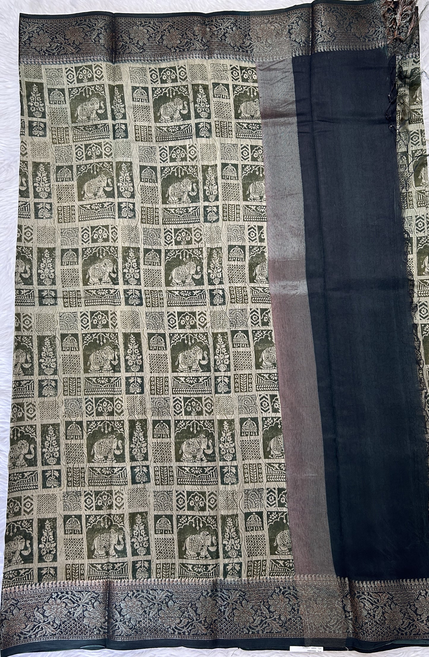 Maheshwari Chanderi Cotton Saree Green Colored Complemented with a Bottle Green Color Zari Border. - Sampradaya Designer Studio