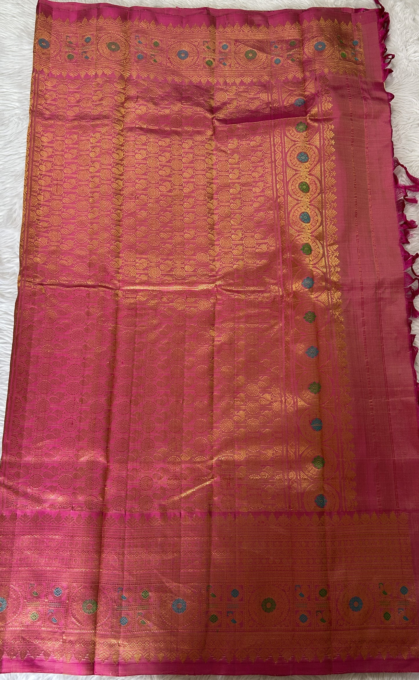 Gadwal Pattu Saree Cream Colored Complemented With a Pink Color Kanchi Border - Sampradaya Designer Studio