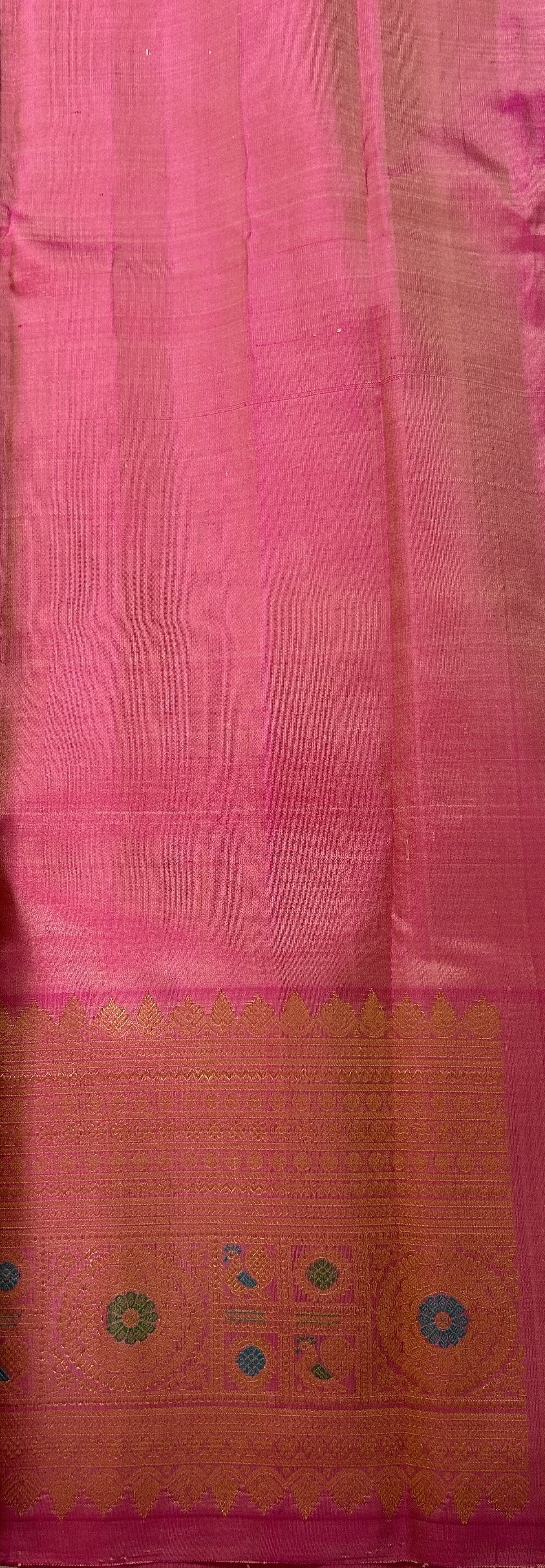 Gadwal Pattu Saree Cream Colored Complemented With a Pink Color Kanchi Border - Sampradaya Designer Studio