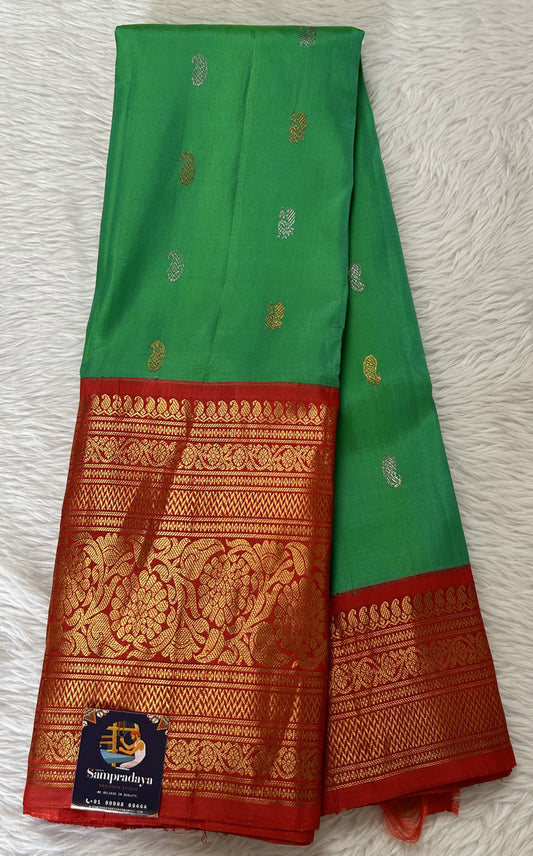 Gadwal Pattu Saree Green Colored Complemented With a Red Color Kanchi Border - Sampradaya Designer Studio