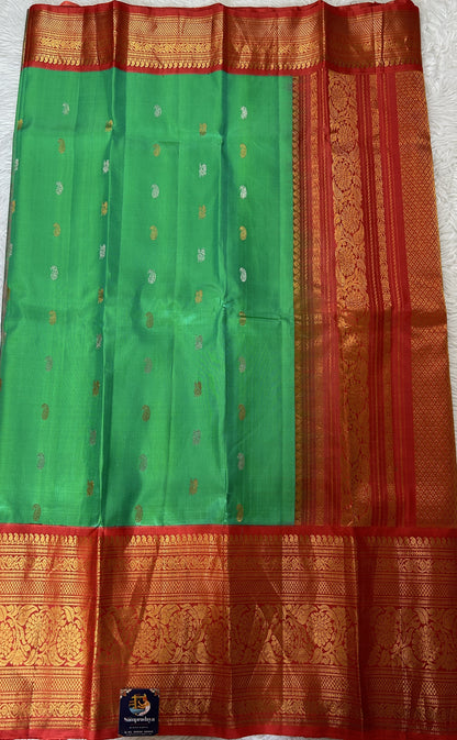 Gadwal Pattu Saree Green Colored Complemented With a Red Color Kanchi Border - Sampradaya Designer Studio