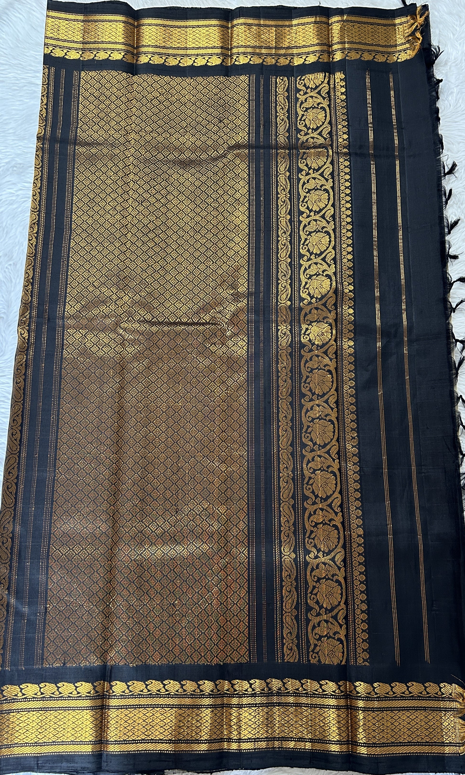 Gadwal Pattu Saree Cream Colored Complemented With a Black Color Kanchi Border - Sampradaya Designer Studio