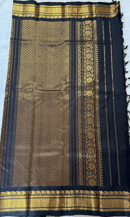 Gadwal Pattu Saree Cream Colored Complemented With a Black Color Kanchi Border - Sampradaya Designer Studio