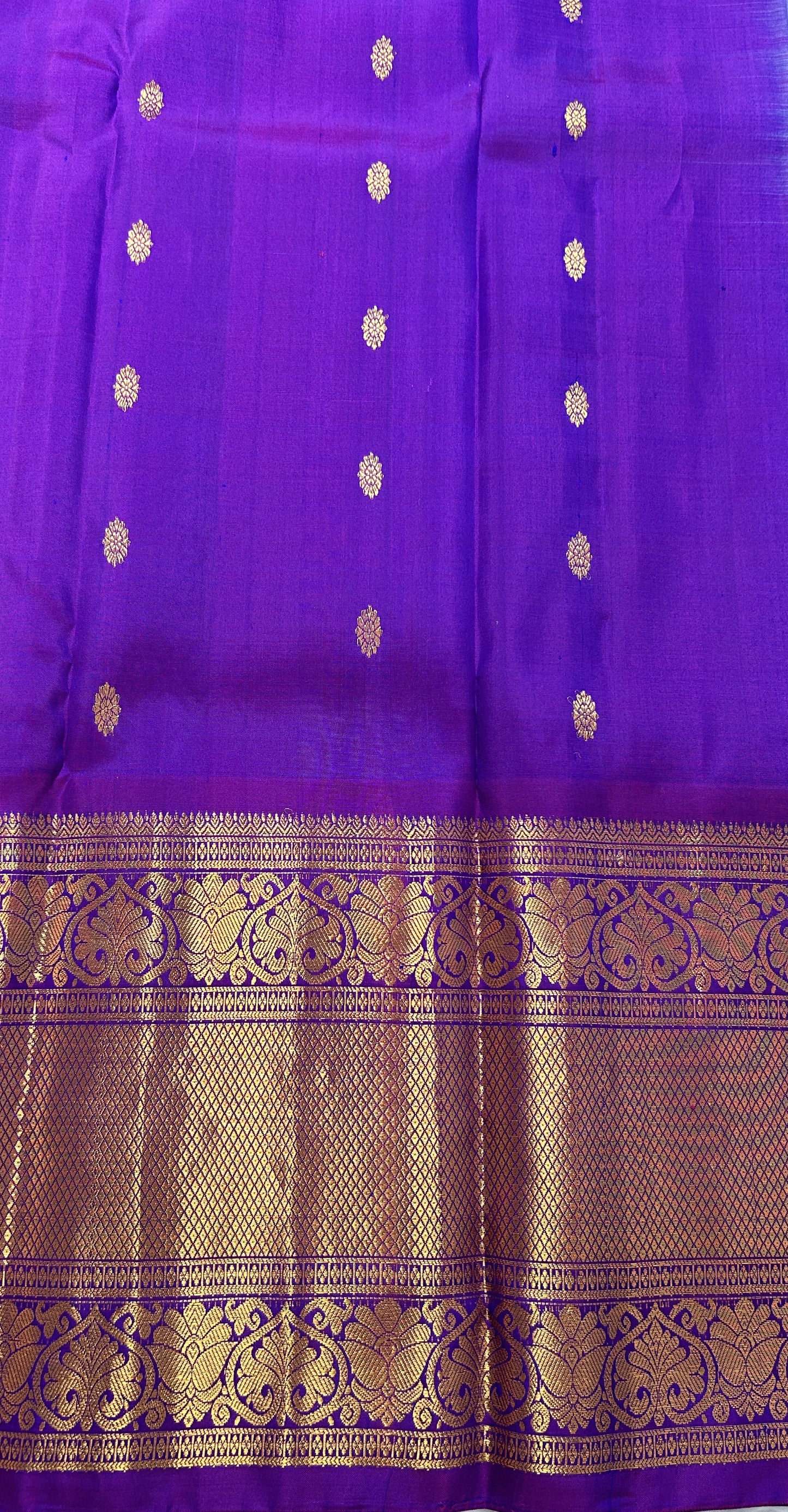Gadwal Silk Saree Light Purple Colored Complemented With a Brinjal Color Kanchi Border - Sampradaya Designer Studio
