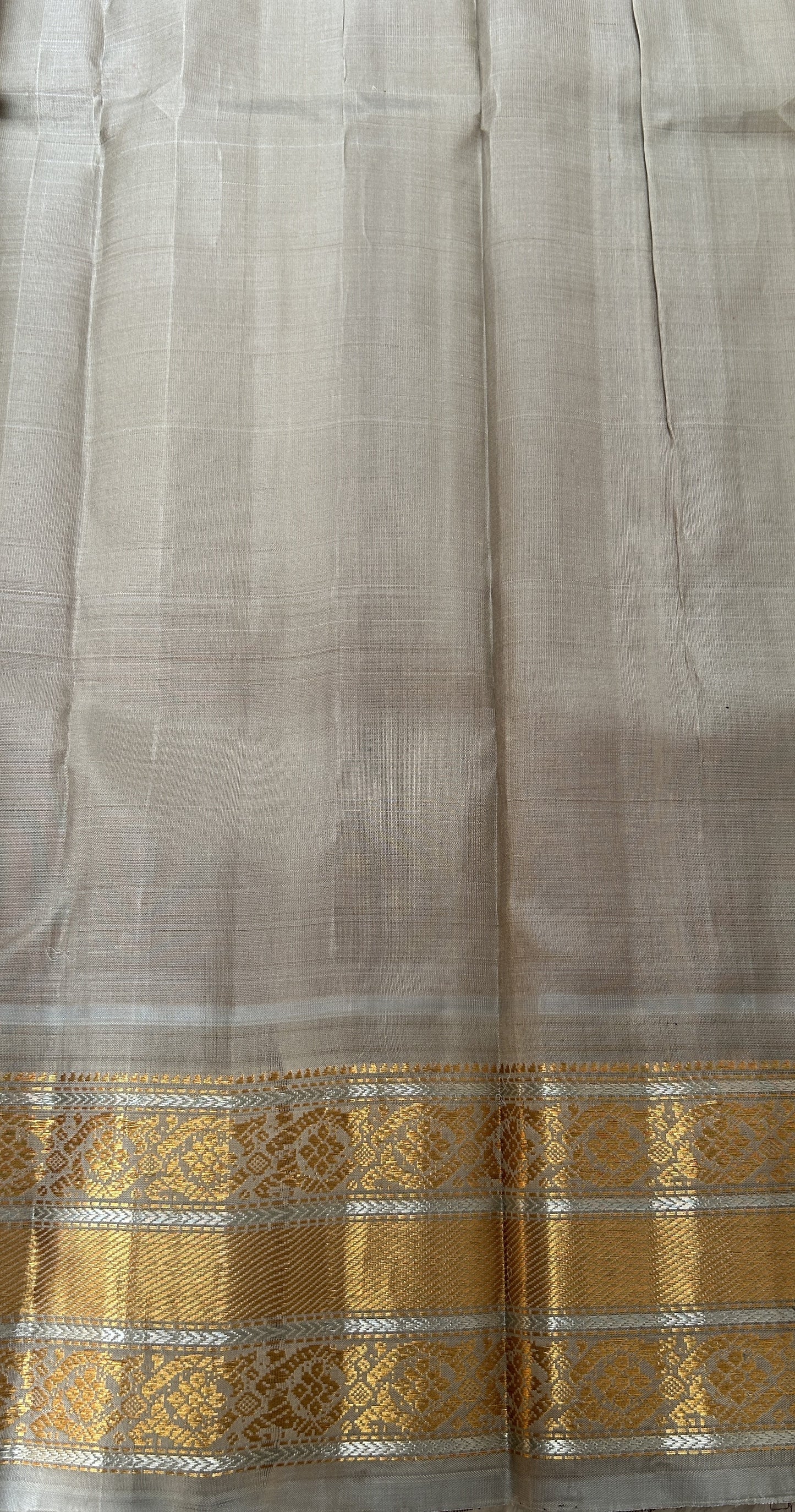 Gadwal Silk Saree Magenta Colored Complemented With a Gray Color Kanchi Border - Sampradaya Designer Studio
