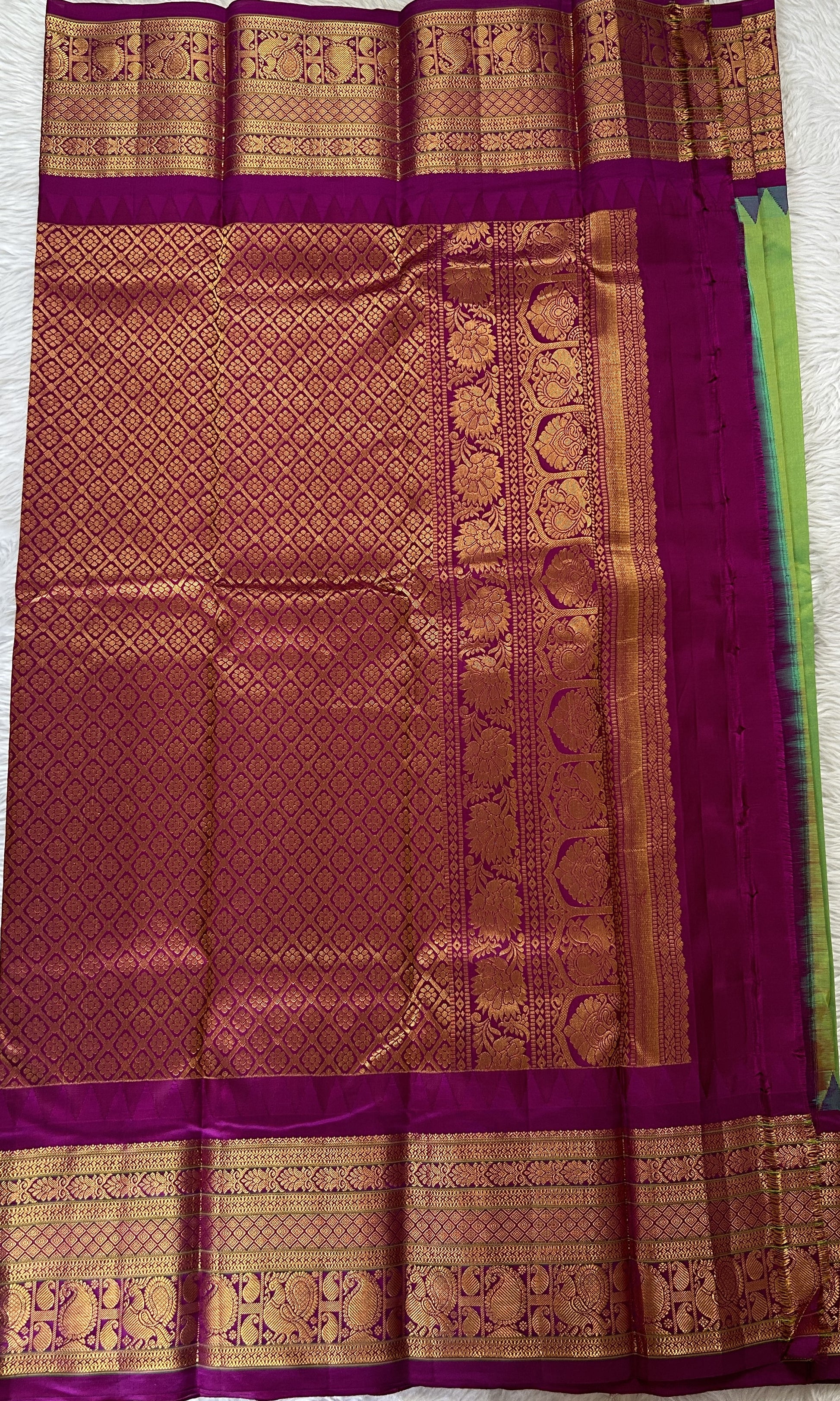 Gadwal Silk Saree Green colored complemented with a Magenta Color Kanchi Border - Sampradaya Designer Studio