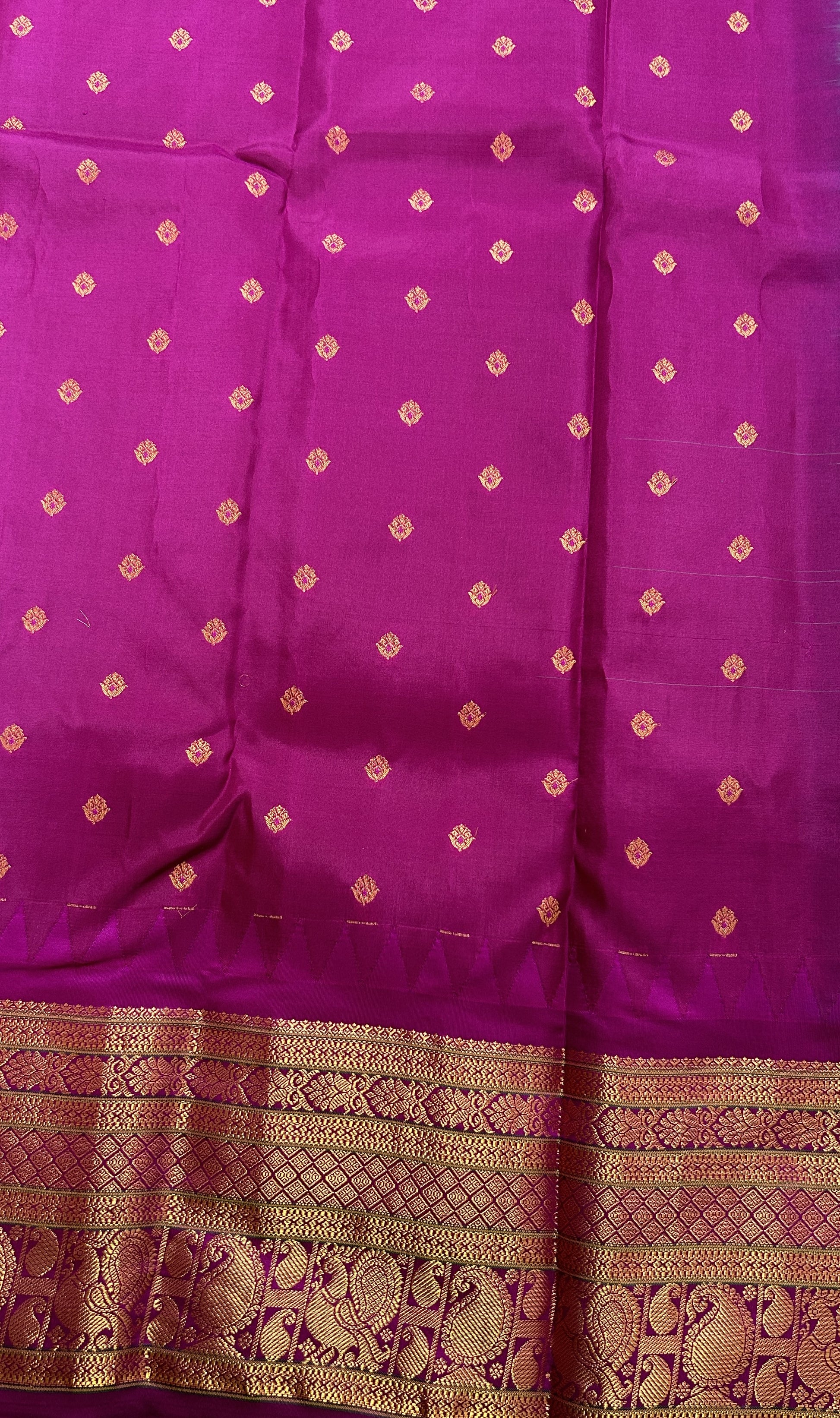 Gadwal Silk Saree Green colored complemented with a Magenta Color Kanchi Border - Sampradaya Designer Studio
