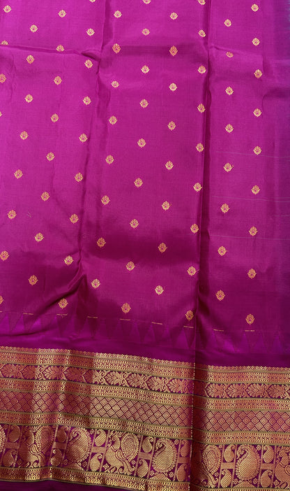 Gadwal Silk Saree Green colored complemented with a Magenta Color Kanchi Border - Sampradaya Designer Studio
