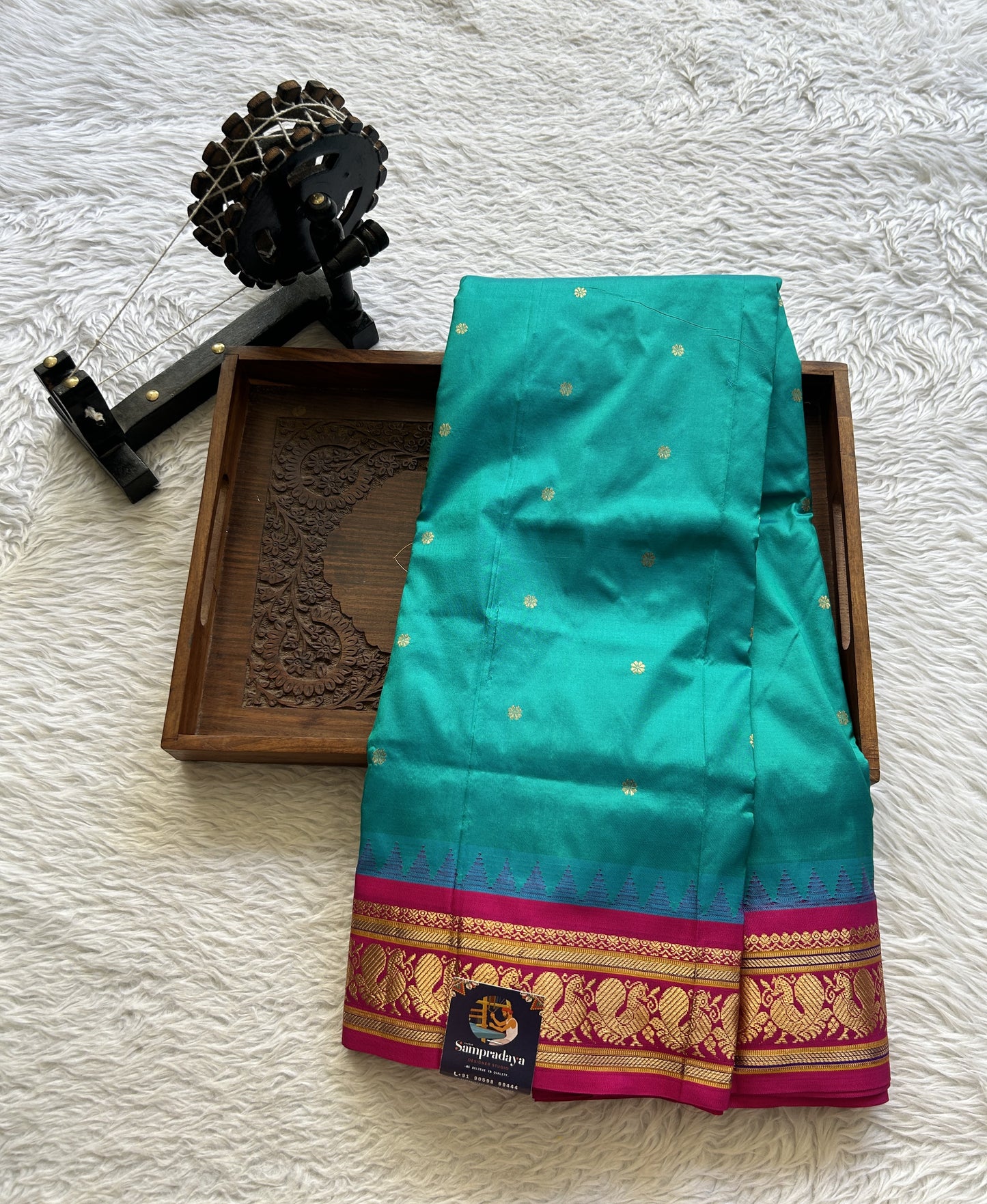Narayanpet Silk Saree Rama Green Colored Complemented with a Pink Zari Border. - Sampradaya Designer Studio