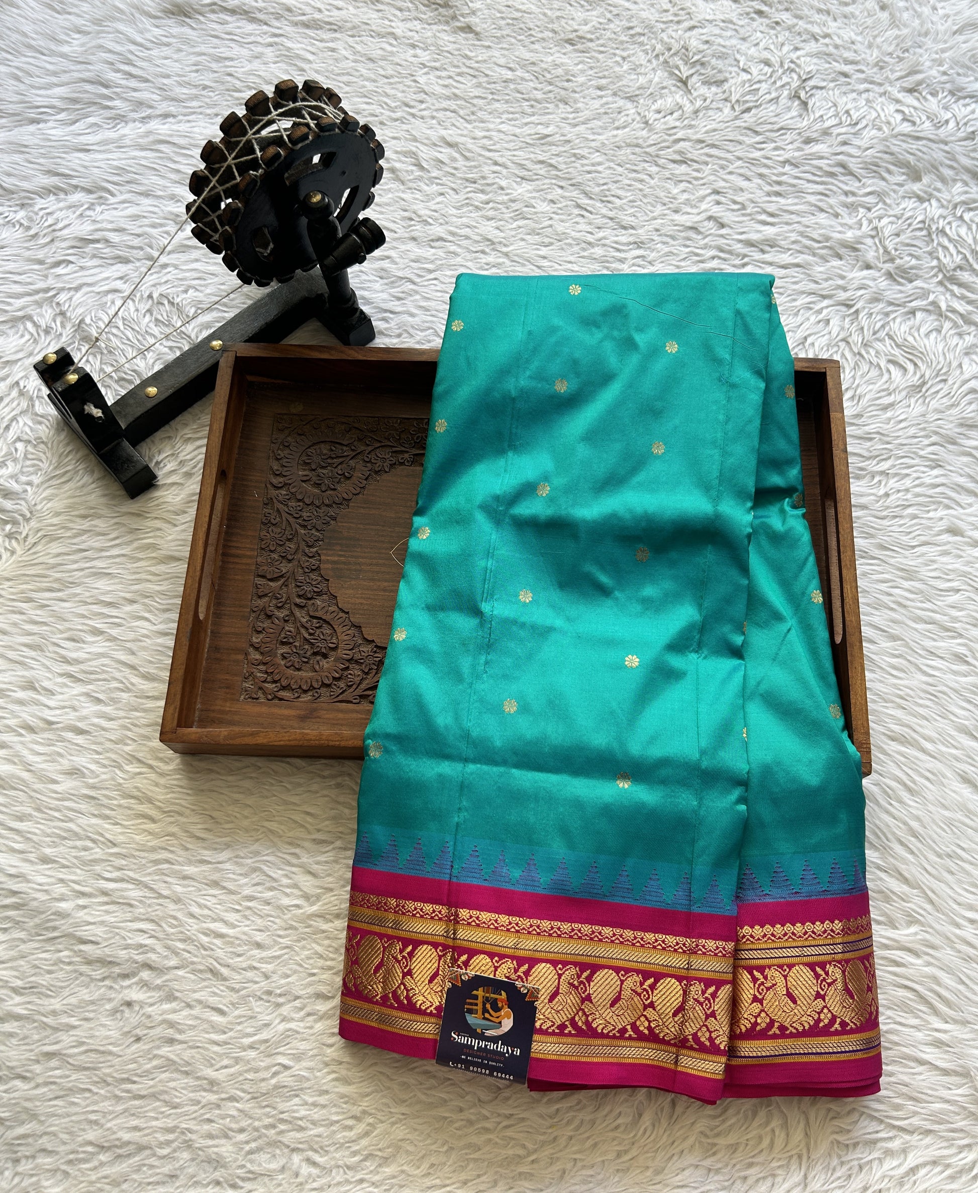 Narayanpet Silk Saree Rama Green Colored Complemented with a Pink Zari Border. - Sampradaya Designer Studio