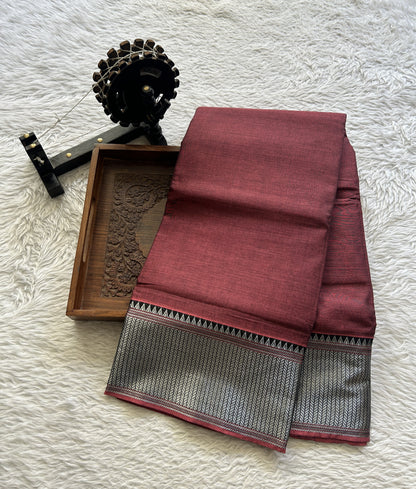 Narayanpet Cotton Saree Dark Onion Pink Colored Complemented with a Thread Border. - Sampradaya Designer Studio