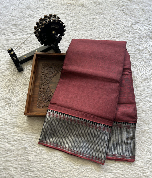 Narayanpet Cotton Saree Dark Onion Pink Colored Complemented with a Thread Border. - Sampradaya Designer Studio