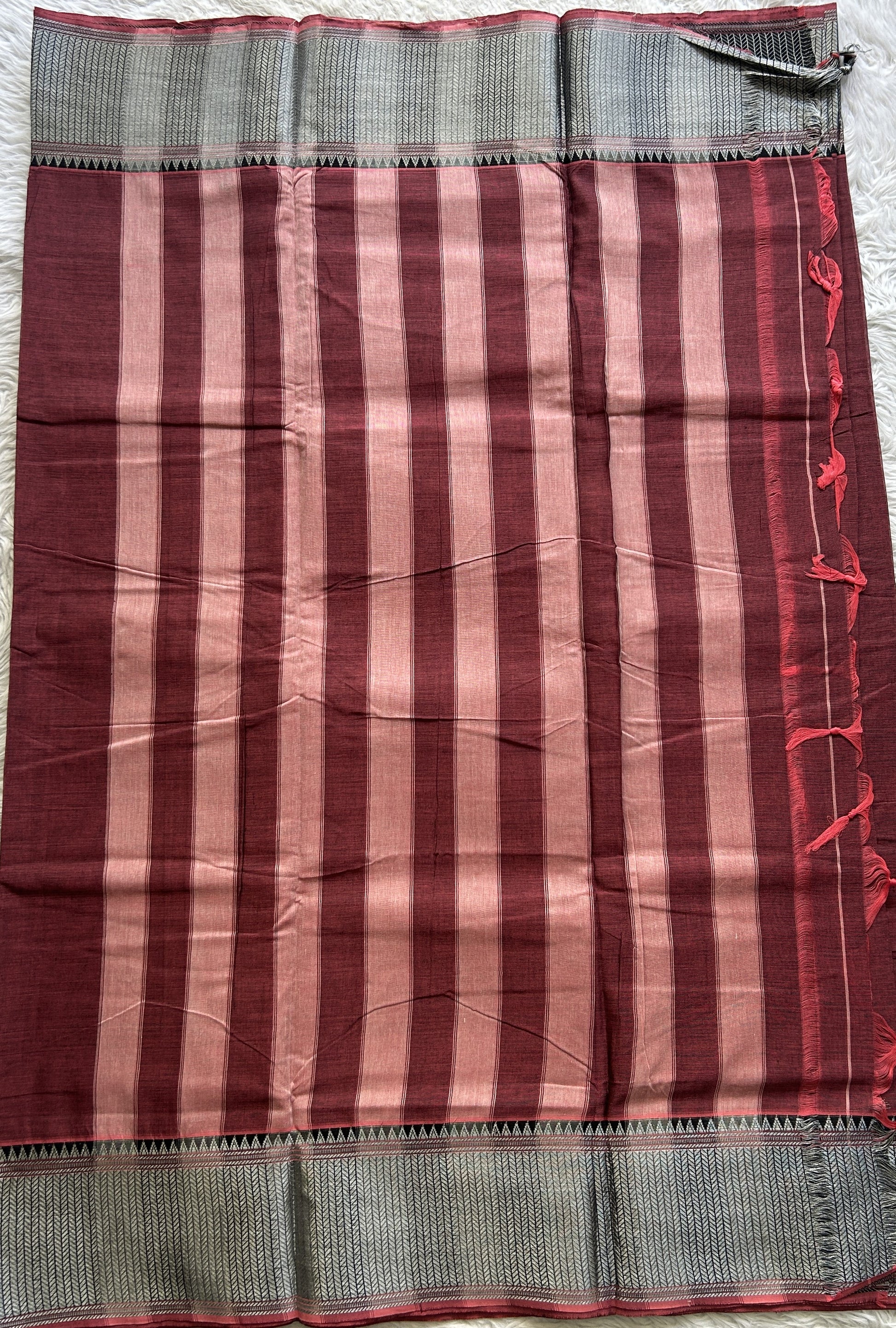 Narayanpet Cotton Saree Dark Onion Pink Colored Complemented with a Thread Border. - Sampradaya Designer Studio