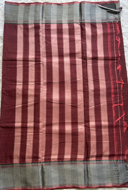 Narayanpet Cotton Saree Dark Onion Pink Colored Complemented with a Thread Border. - Sampradaya Designer Studio