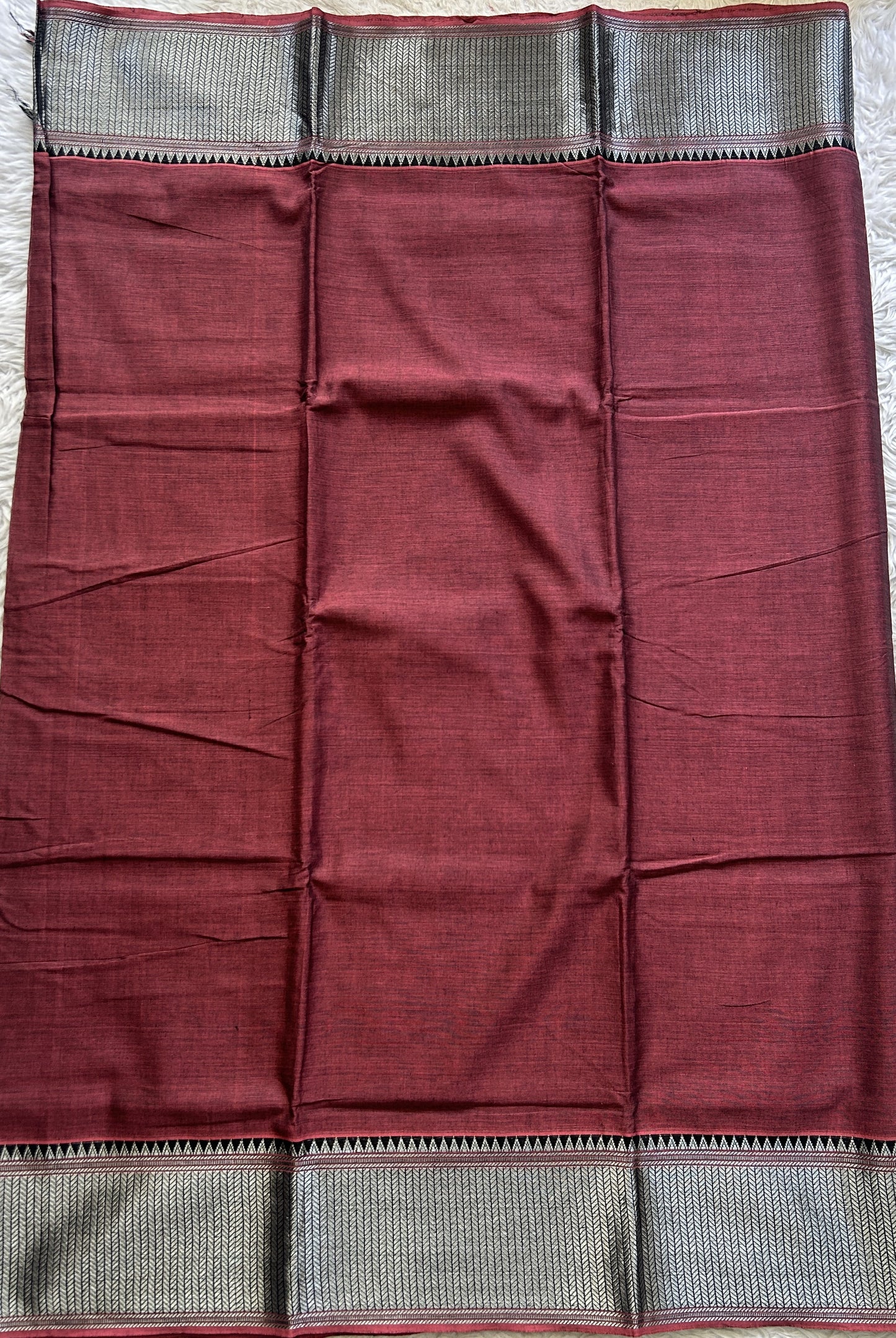 Narayanpet Cotton Saree Dark Onion Pink Colored Complemented with a Thread Border. - Sampradaya Designer Studio