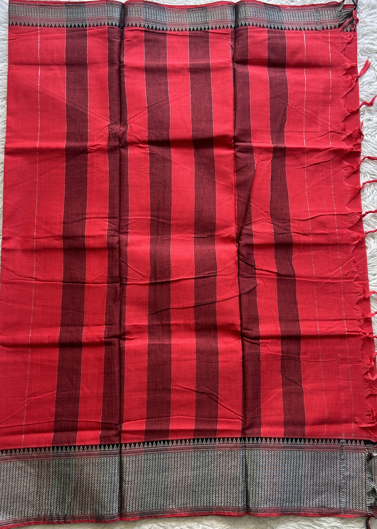 Narayanpet Cotton Saree Red Colored Complemented with a Thread Border. - Sampradaya Designer Studio