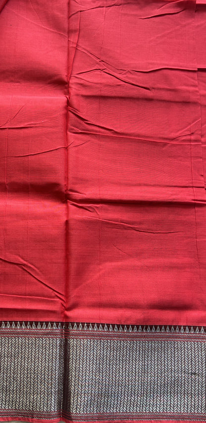 Narayanpet Cotton Saree Red Colored Complemented with a Thread Border. - Sampradaya Designer Studio