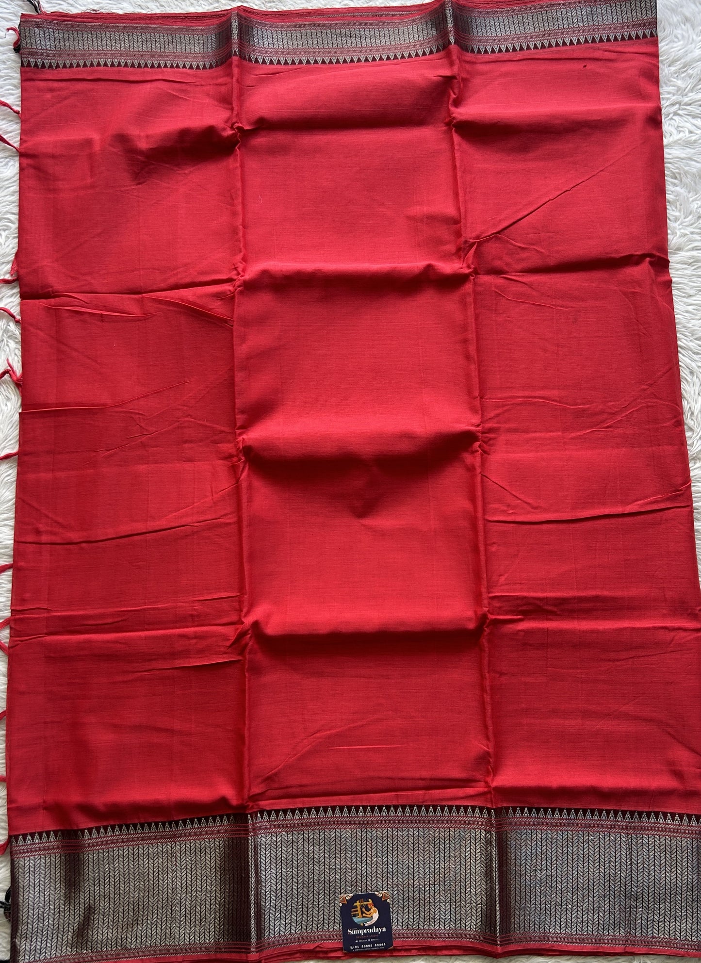 Narayanpet Cotton Saree Red Colored Complemented with a Thread Border. - Sampradaya Designer Studio